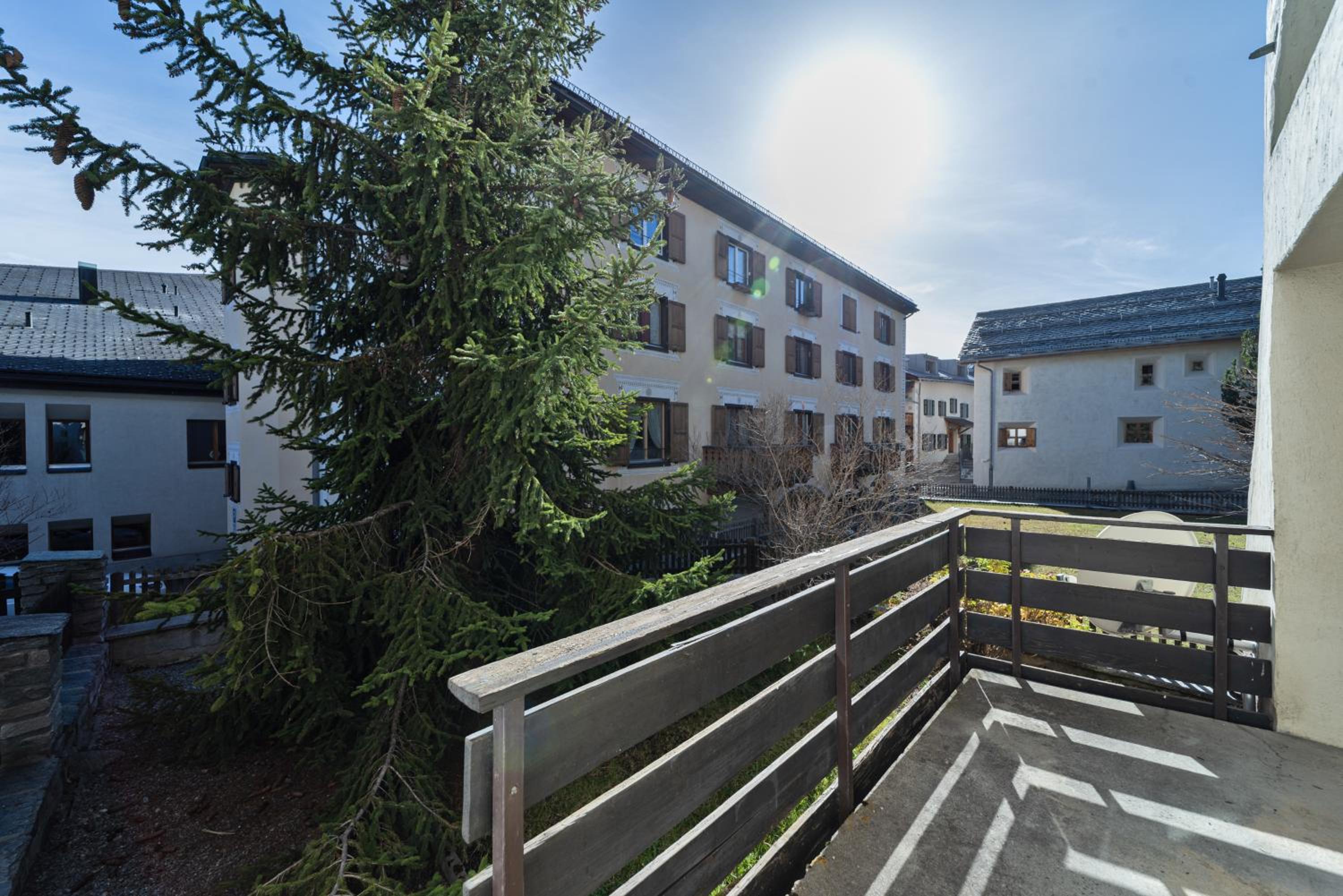 Apartment in the heart of Celerina with garden