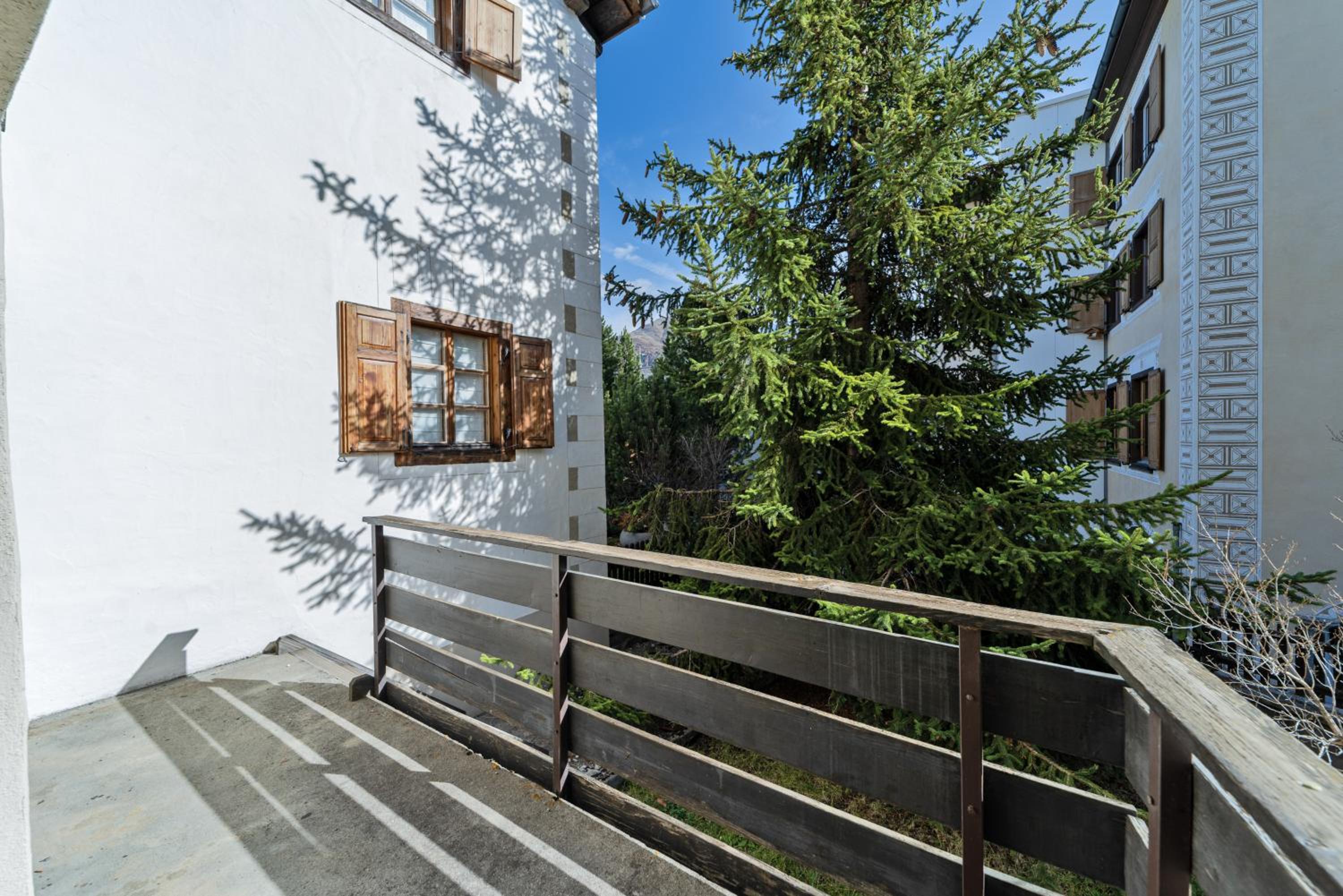 Apartment in the heart of Celerina with garden
