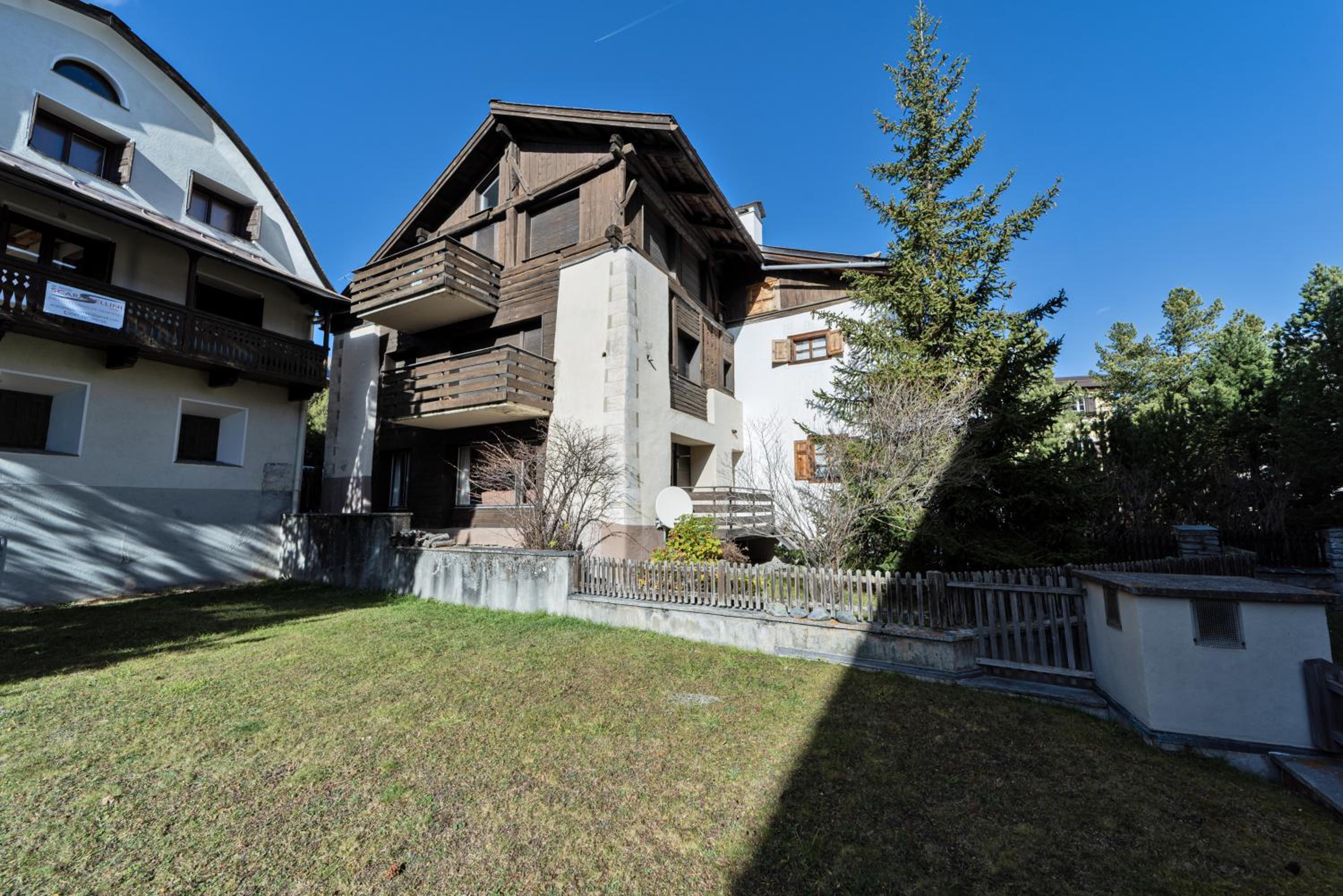 Apartment in the heart of Celerina with garden