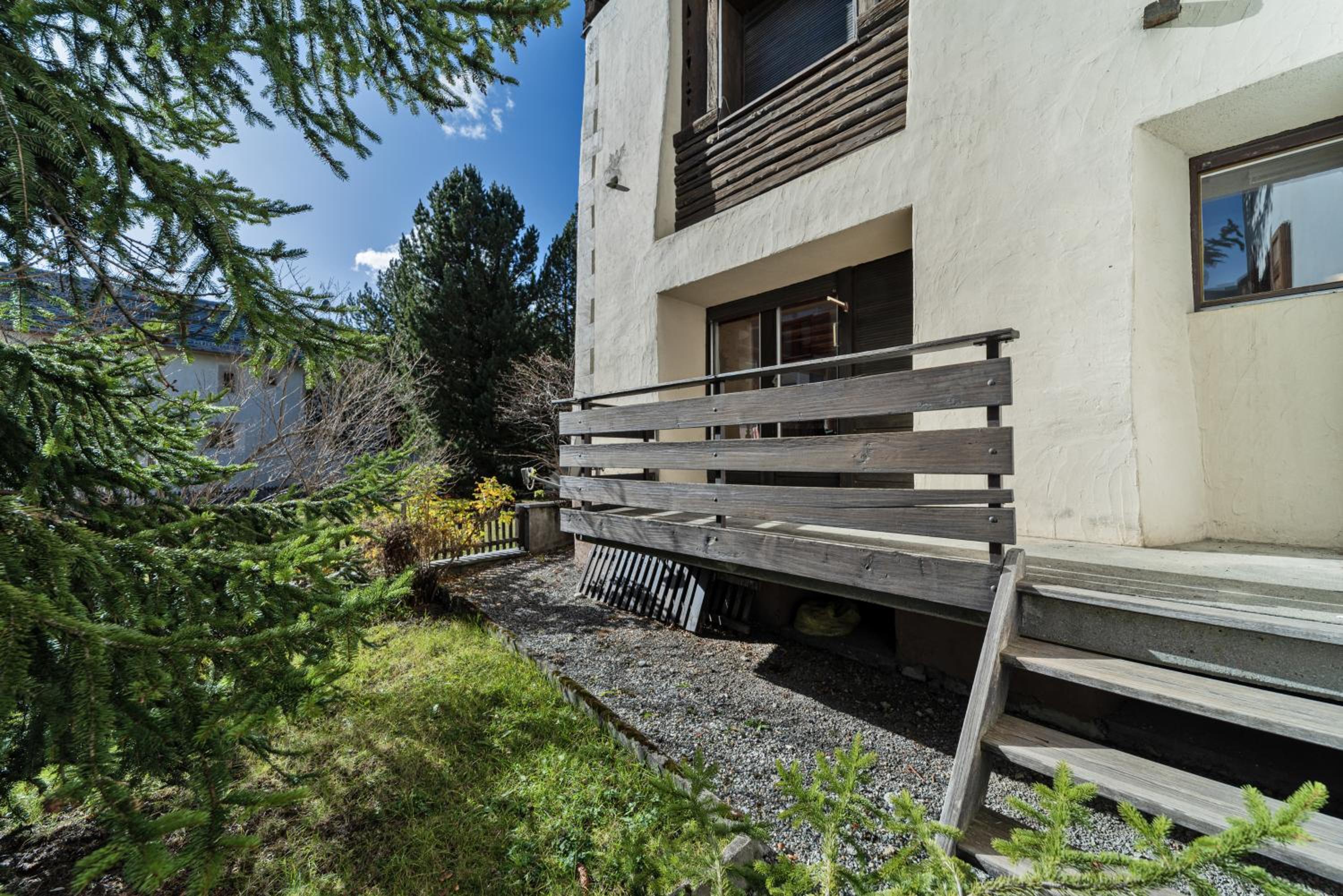 Apartment in the heart of Celerina with garden