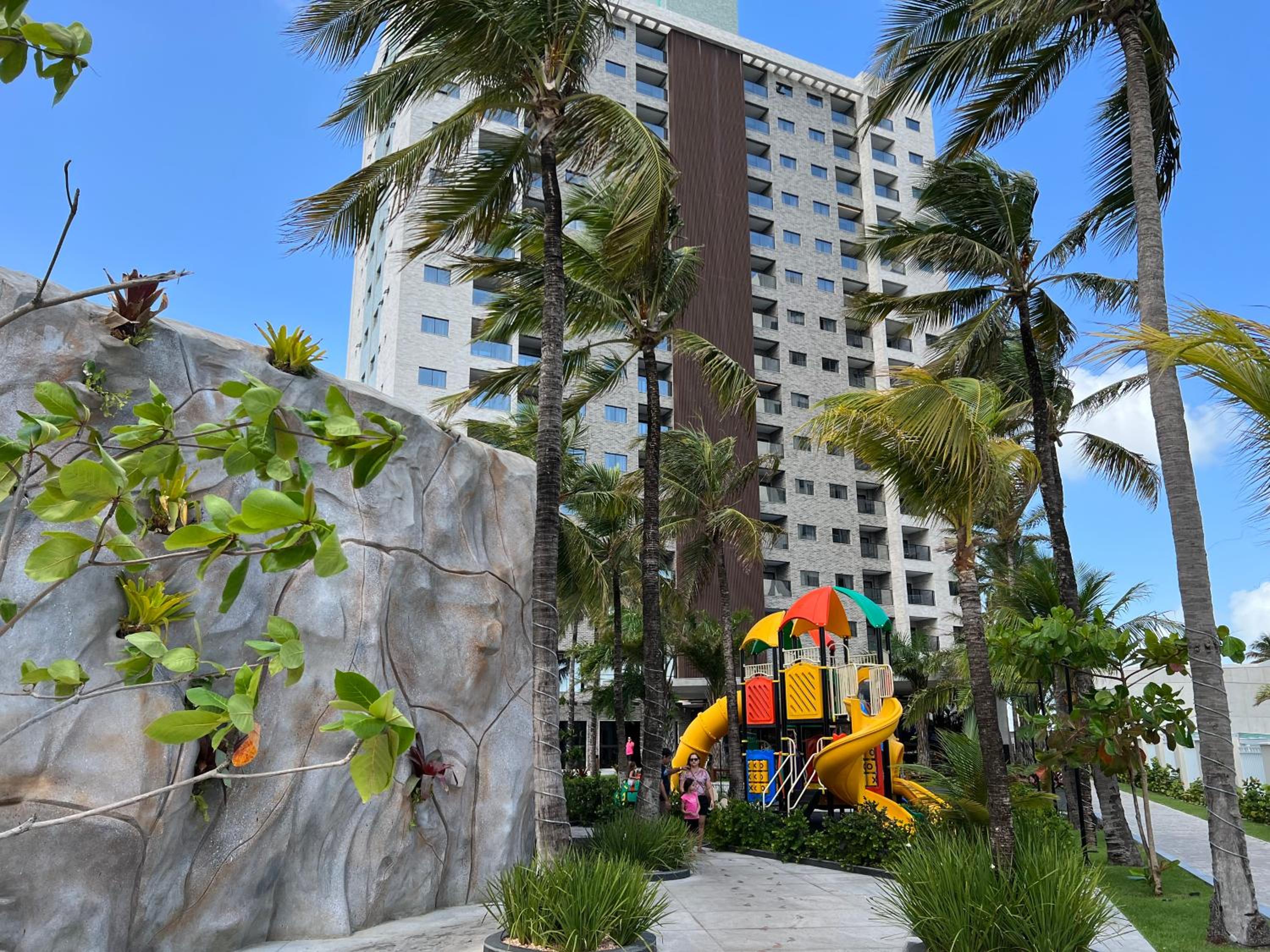 Salinas Premium Resort 2Q