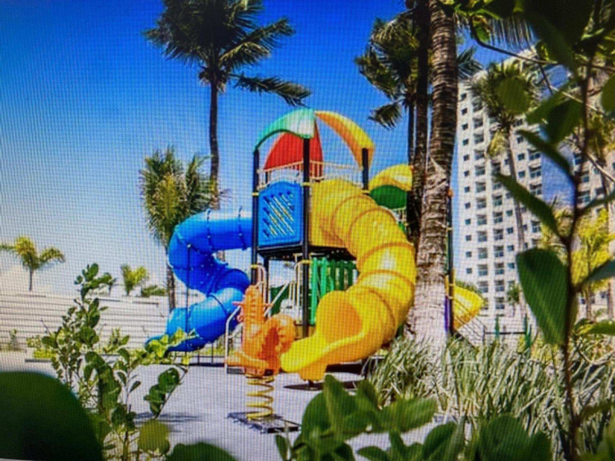 Salinas Premium Resort 2Q