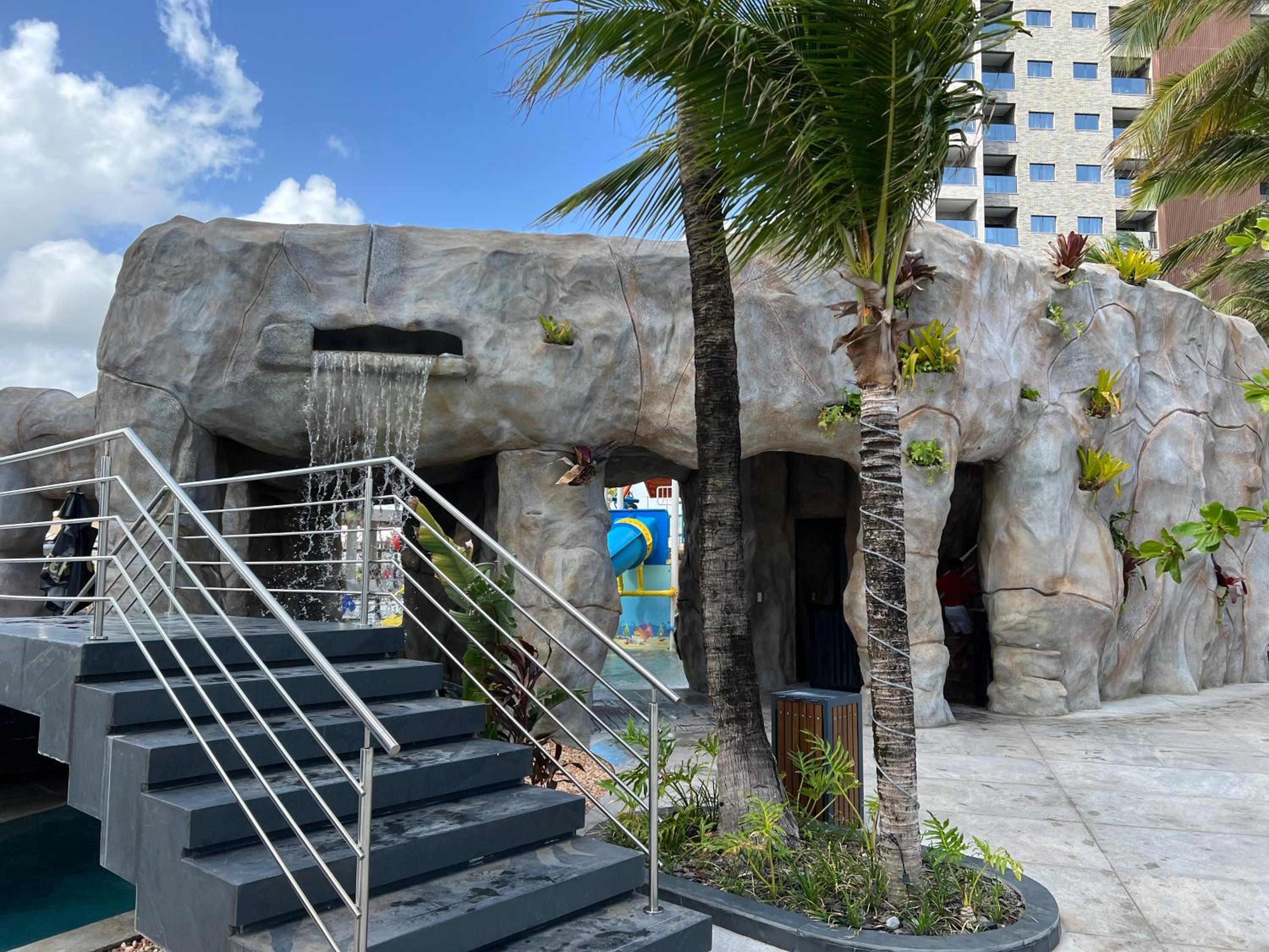 Salinas Premium Resort 2Q