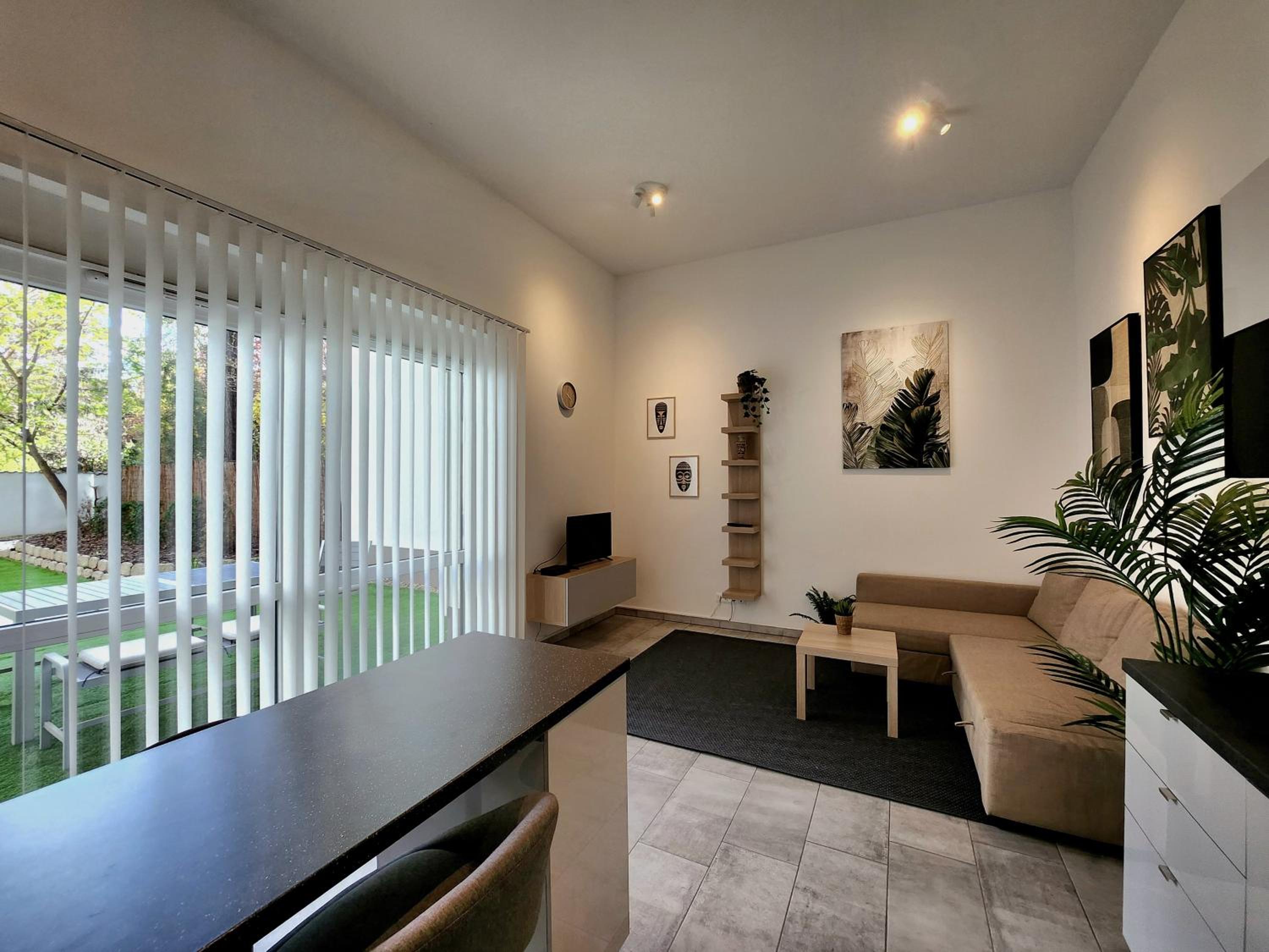 S18 "Garden in the City" Apartment
