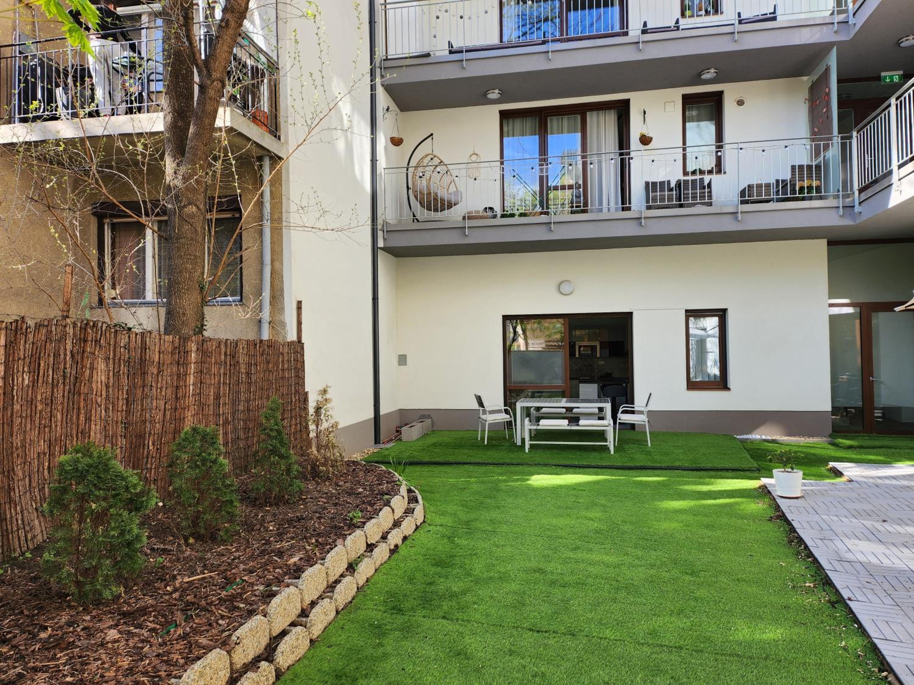 S18 "Garden in the City" Apartment