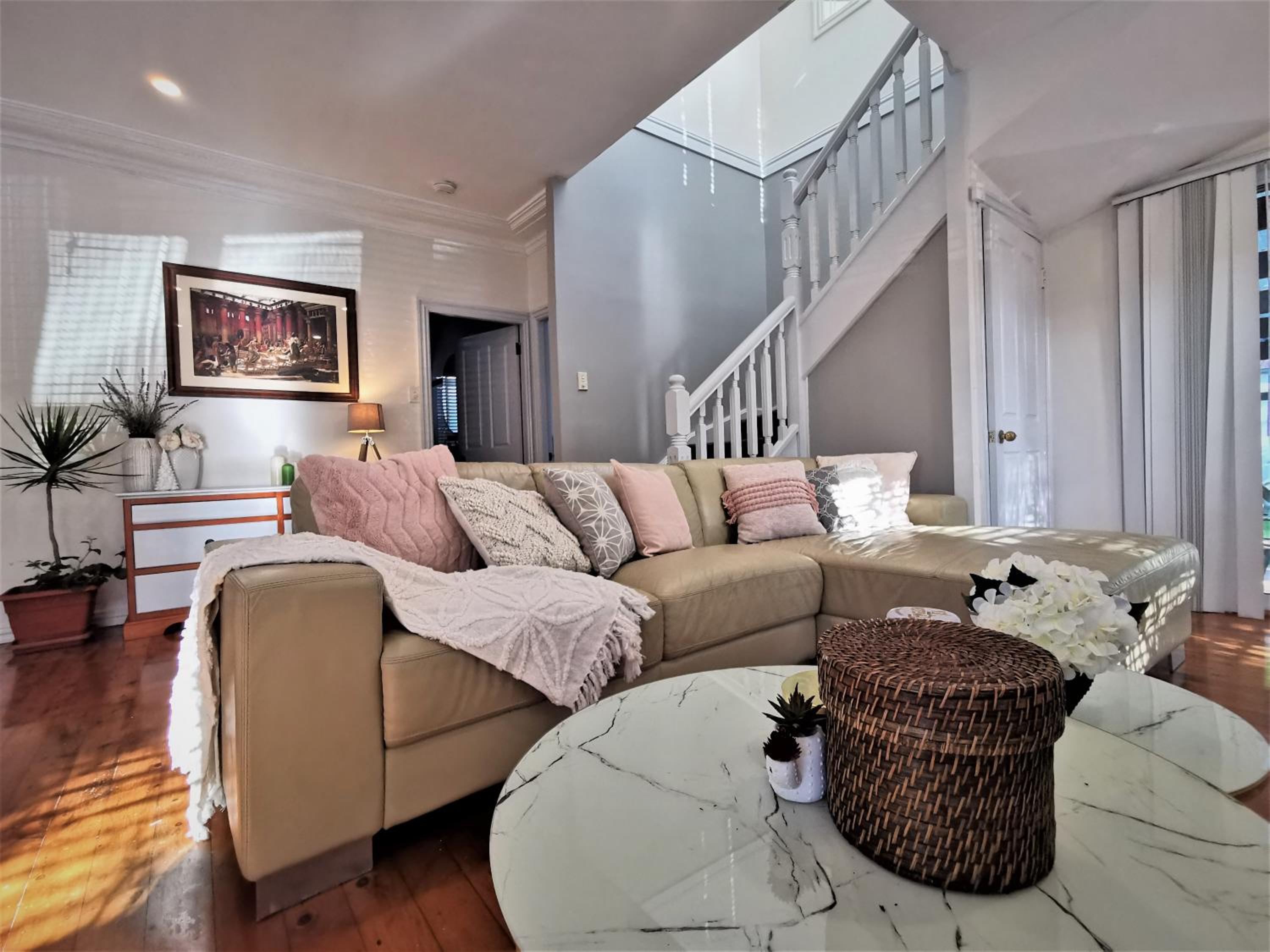 Sydney Meets Miranda, Comfy 4 Bedrooms Corner House