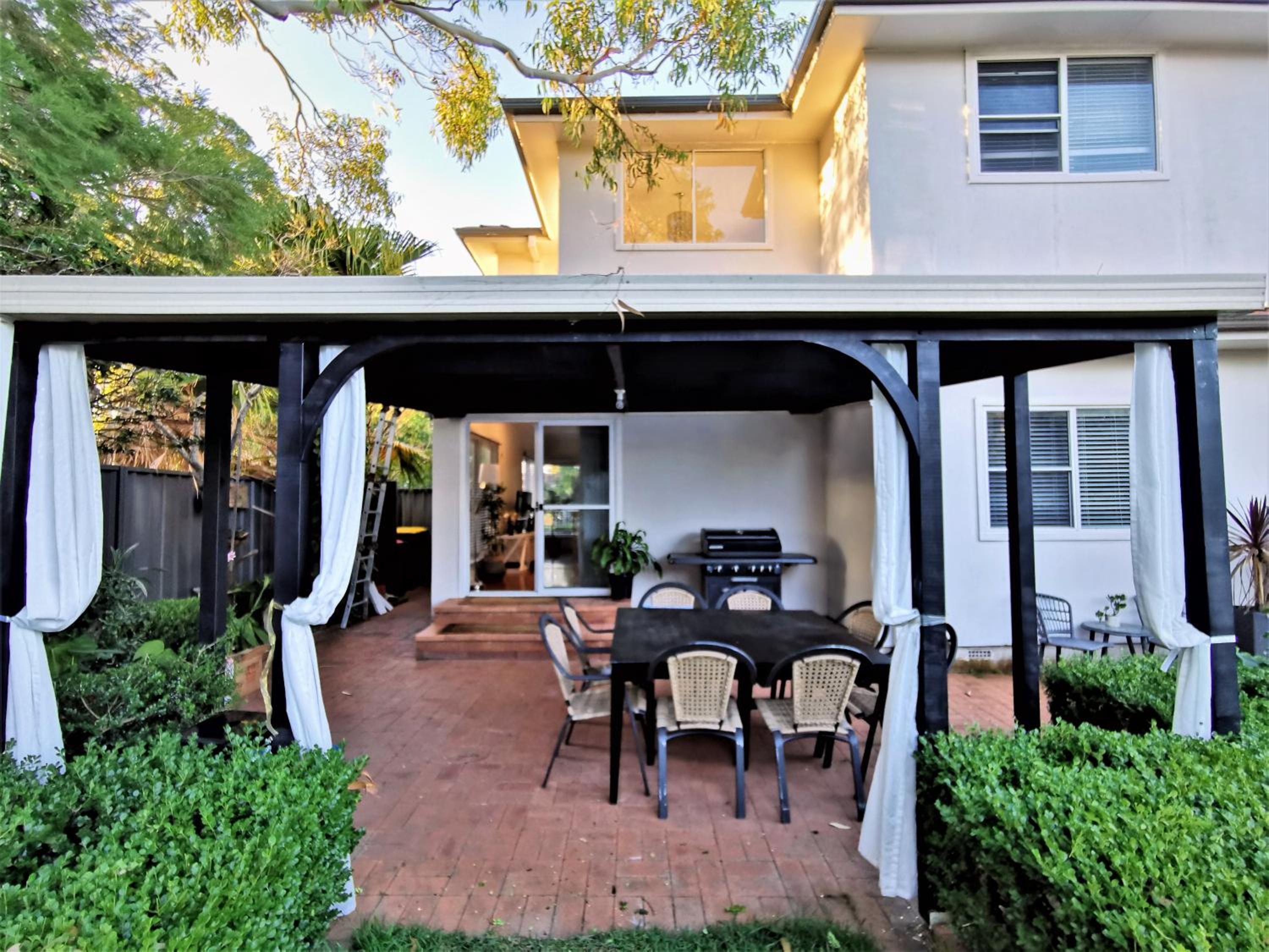 Sydney Meets Miranda, Comfy 4 Bedrooms Corner House