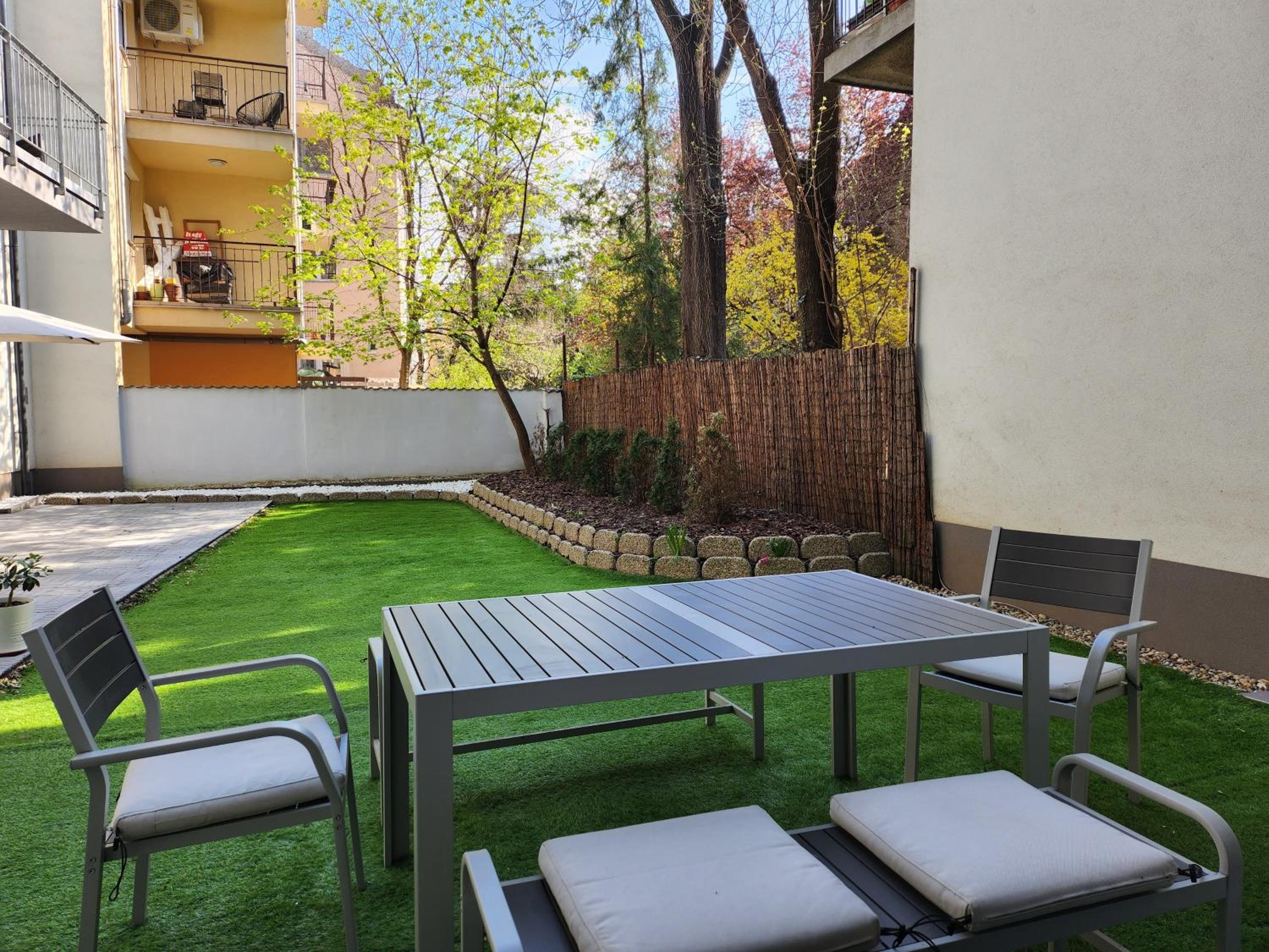 S18 "Garden in the City" Apartment