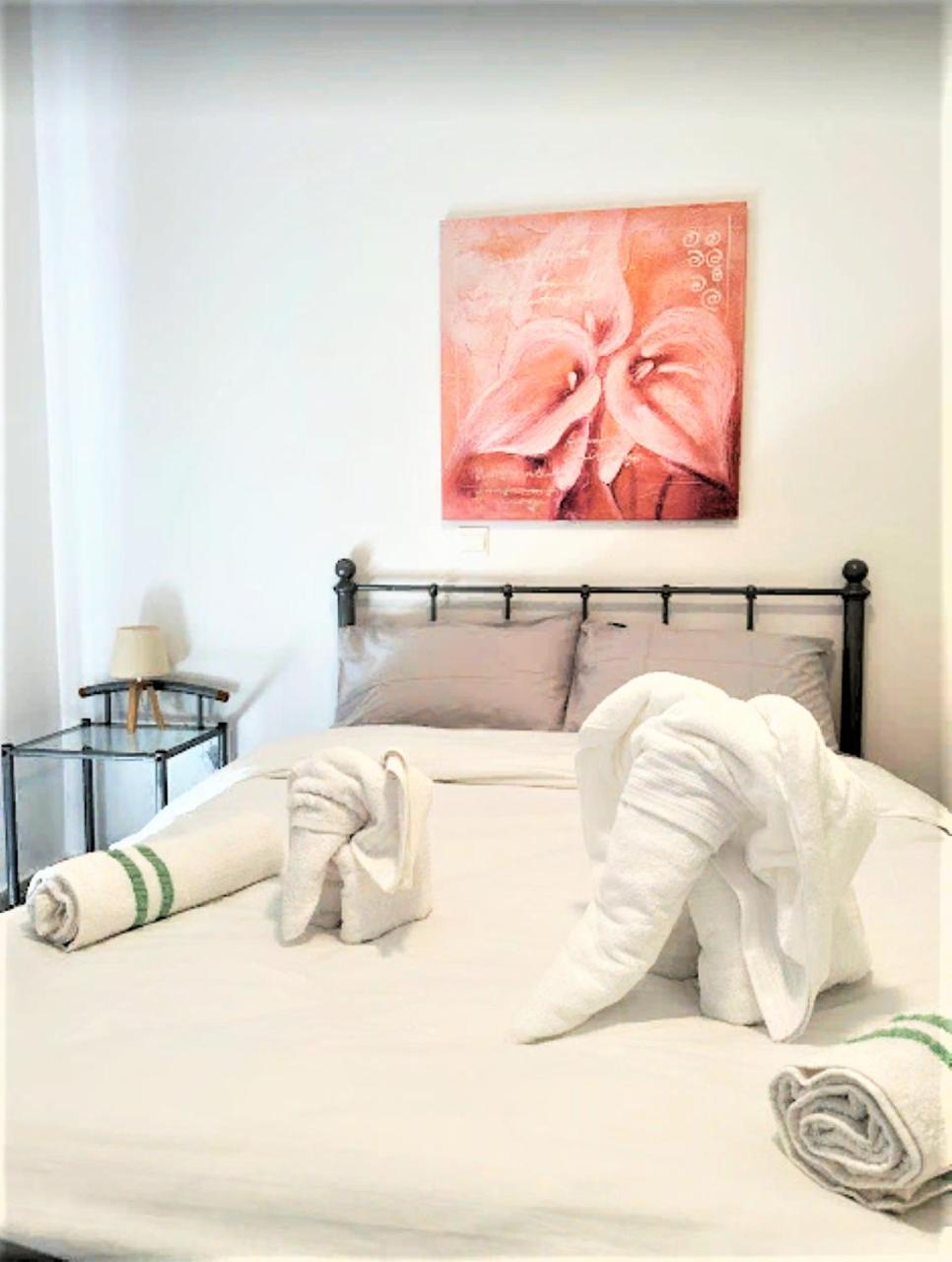 H&O Limnaria Elegance Pool View Apartment