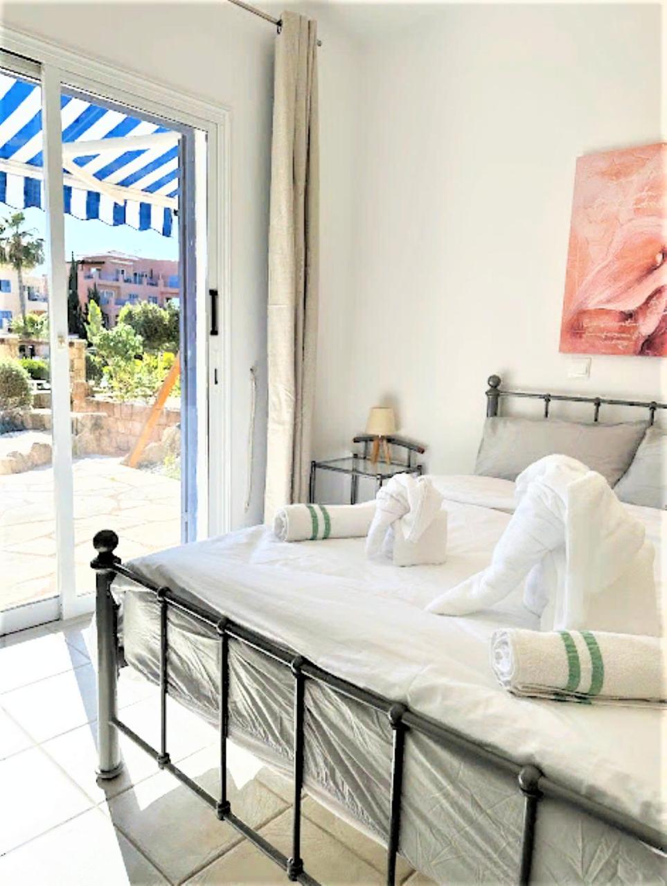 H&O Limnaria Elegance Pool View Apartment