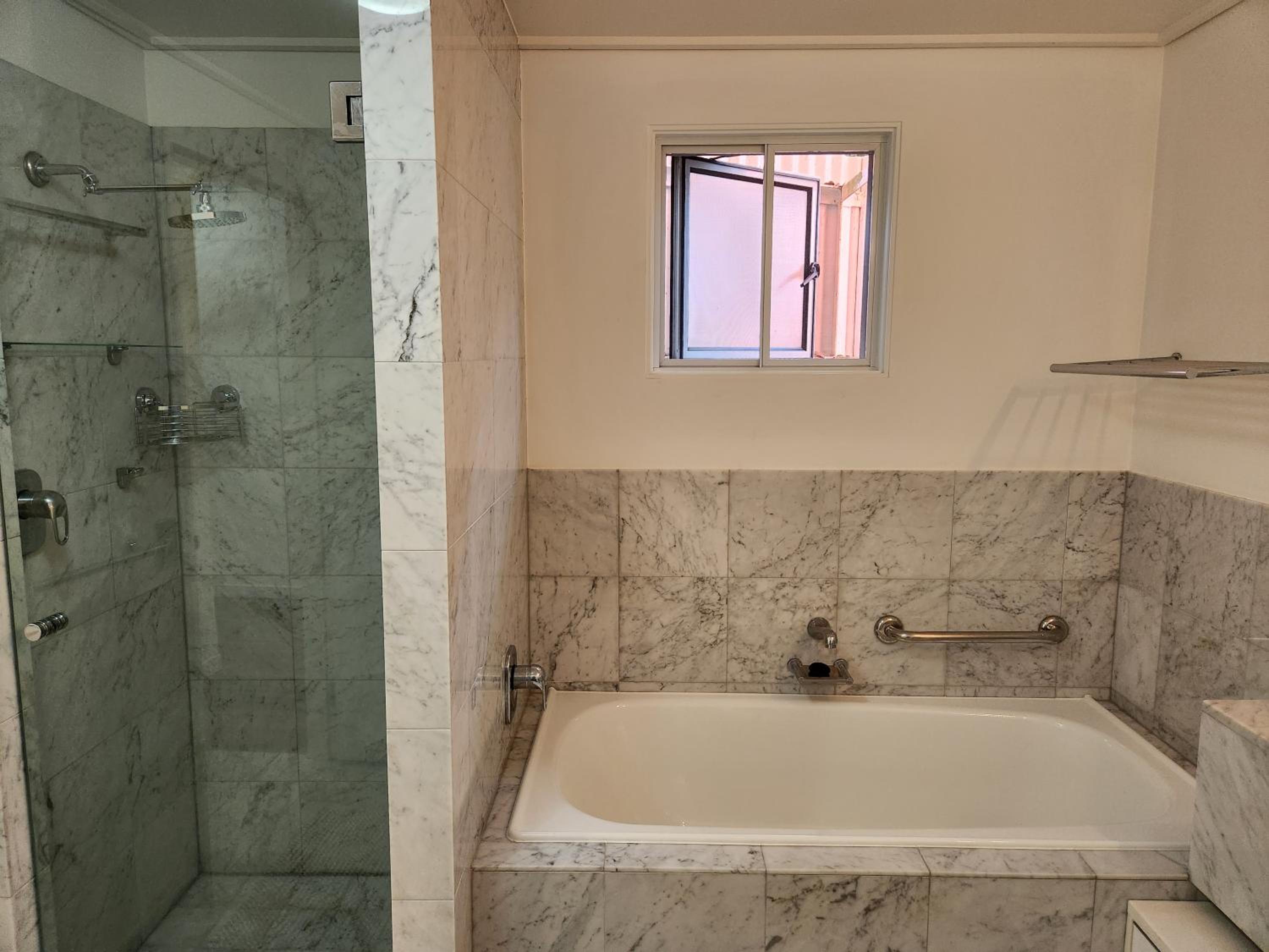 Water View. 1bedroom Sleeps 2. WI-FI, Wash Machine