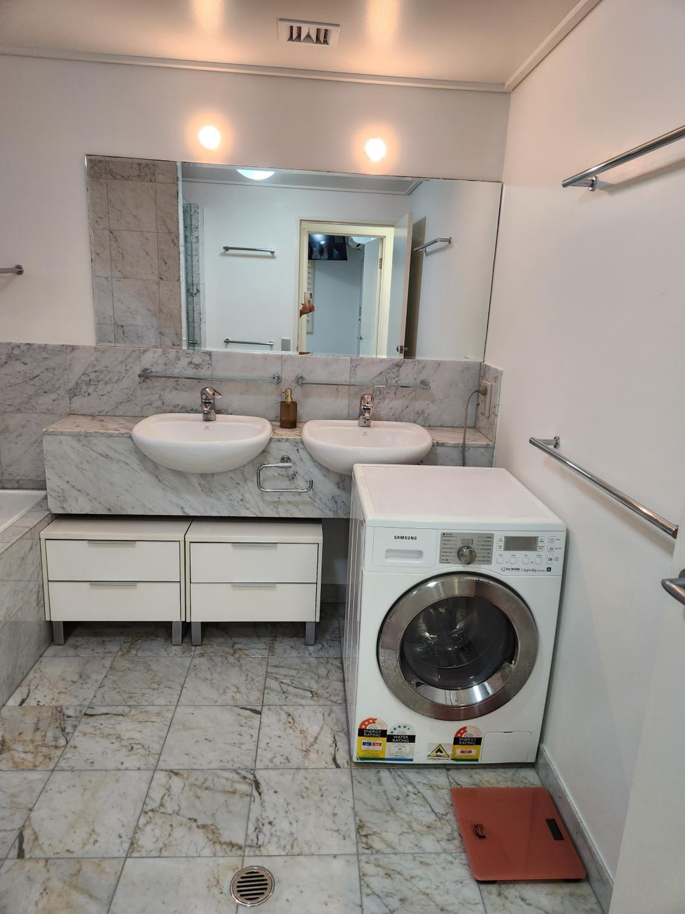 Water View. 1bedroom Sleeps 2. WI-FI, Wash Machine