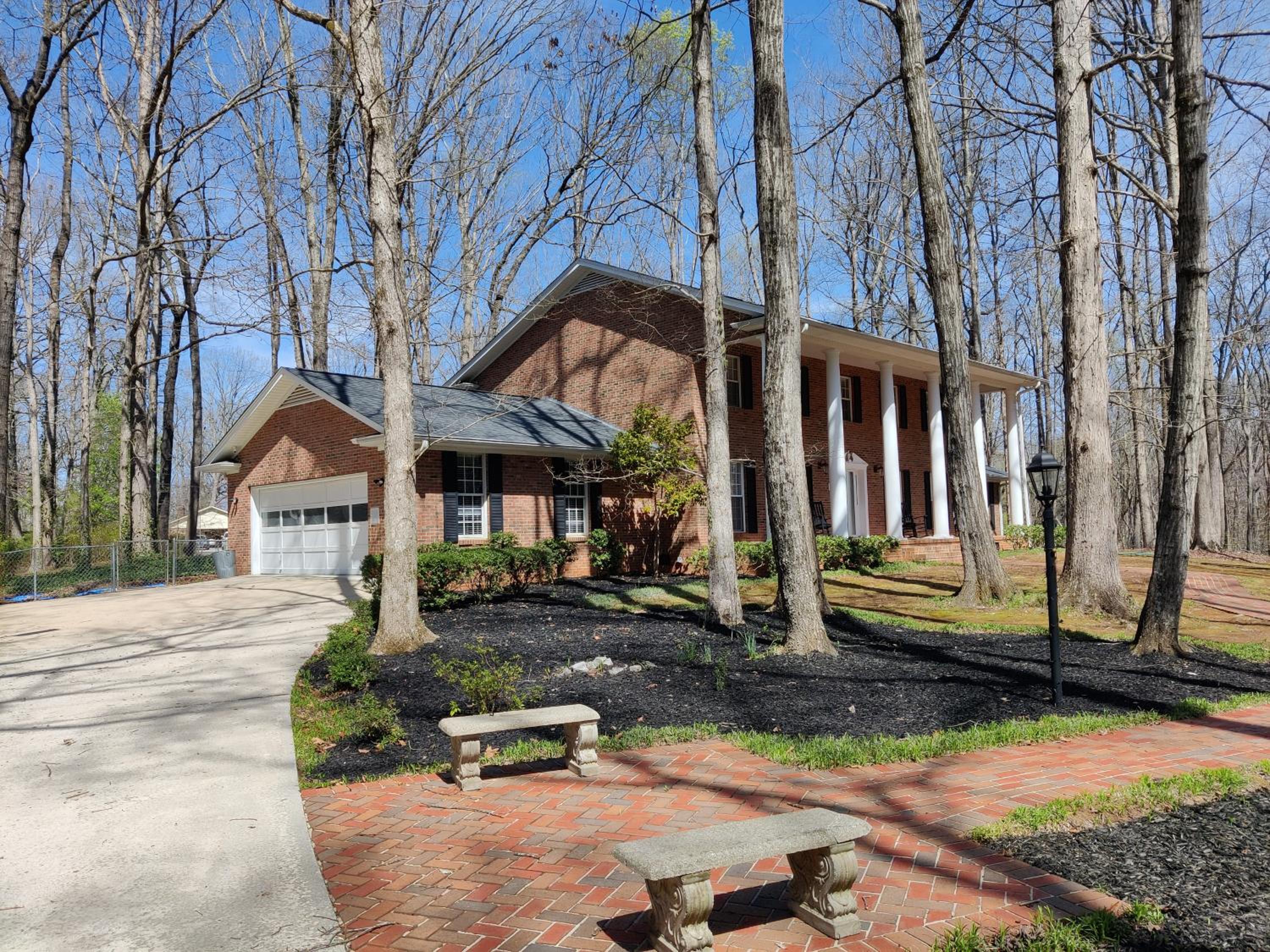 Living Easley Manor - With Amazing Hot Tub! view 4