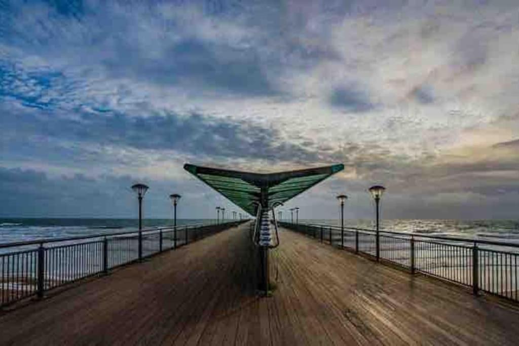 Luxury Central Bmth House with Hot Tub. Stunning! view 2