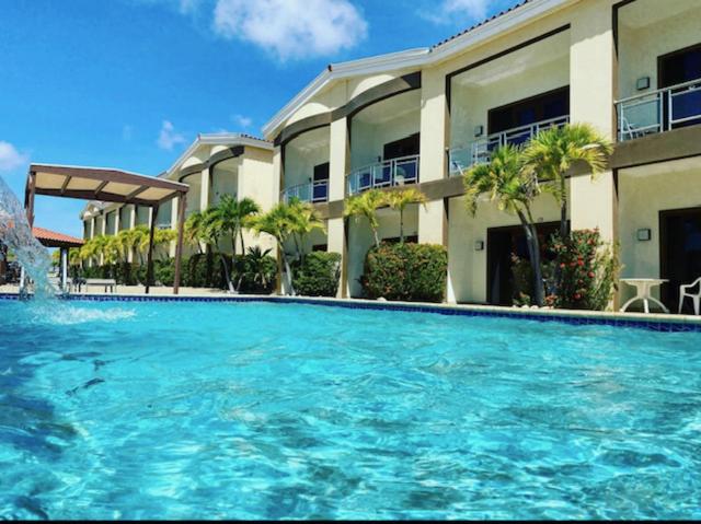 Eagle Beach Aruba Breeze Condominium Lime