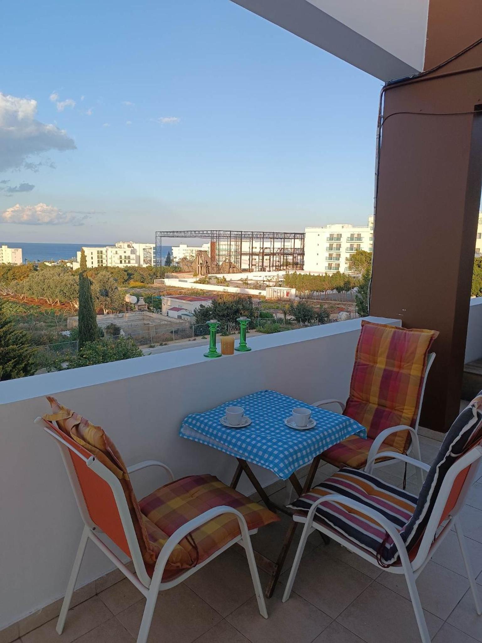 Spectacular Sea View, private jacuzzi & table pool