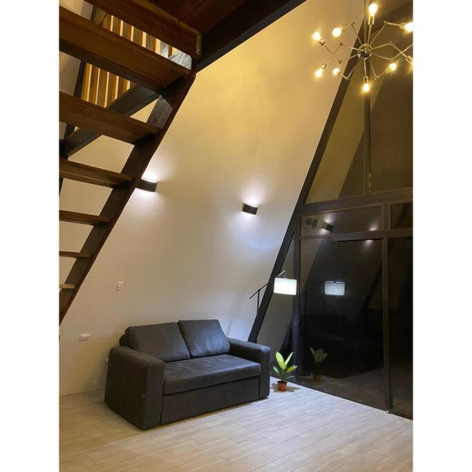 A-Frame, Rio Celeste in premises and close to park