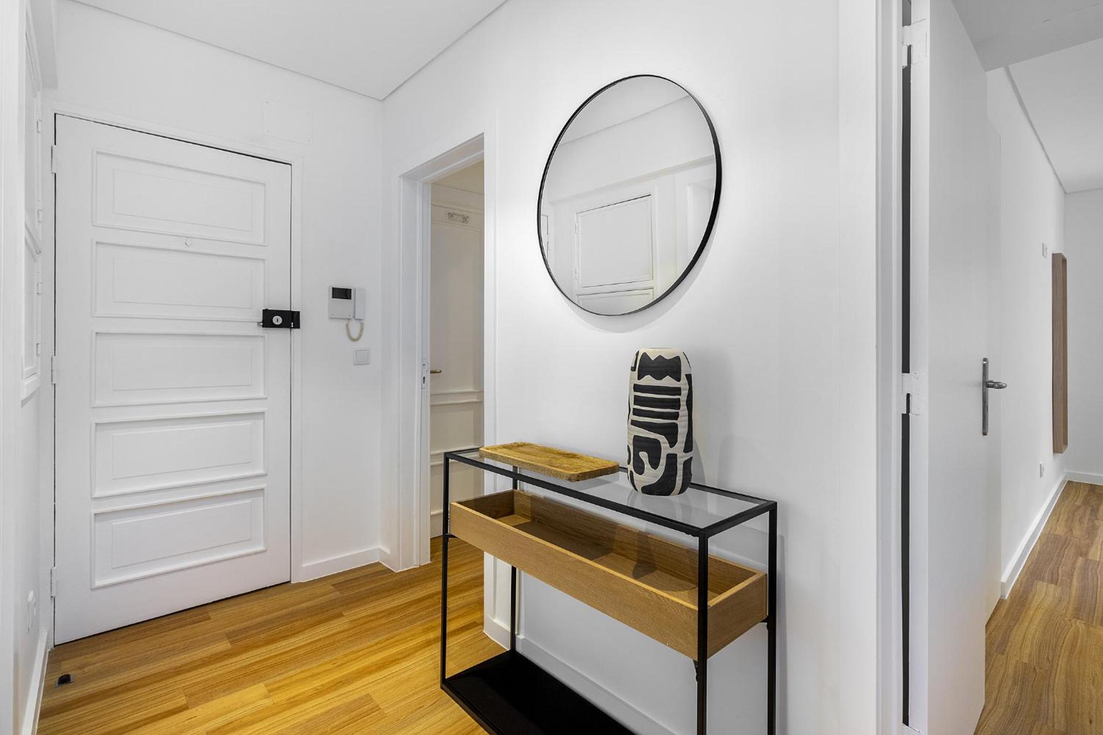 WHome Chic & Stylish Retreat in Estoril's Finest Location view 4