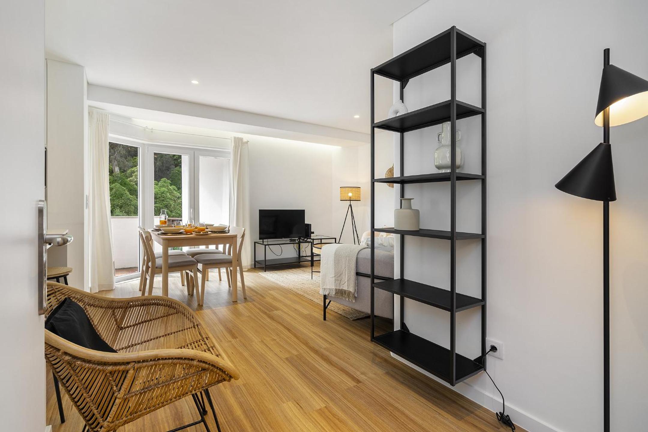 WHome Chic & Stylish Retreat in Estoril's Finest Location view 5