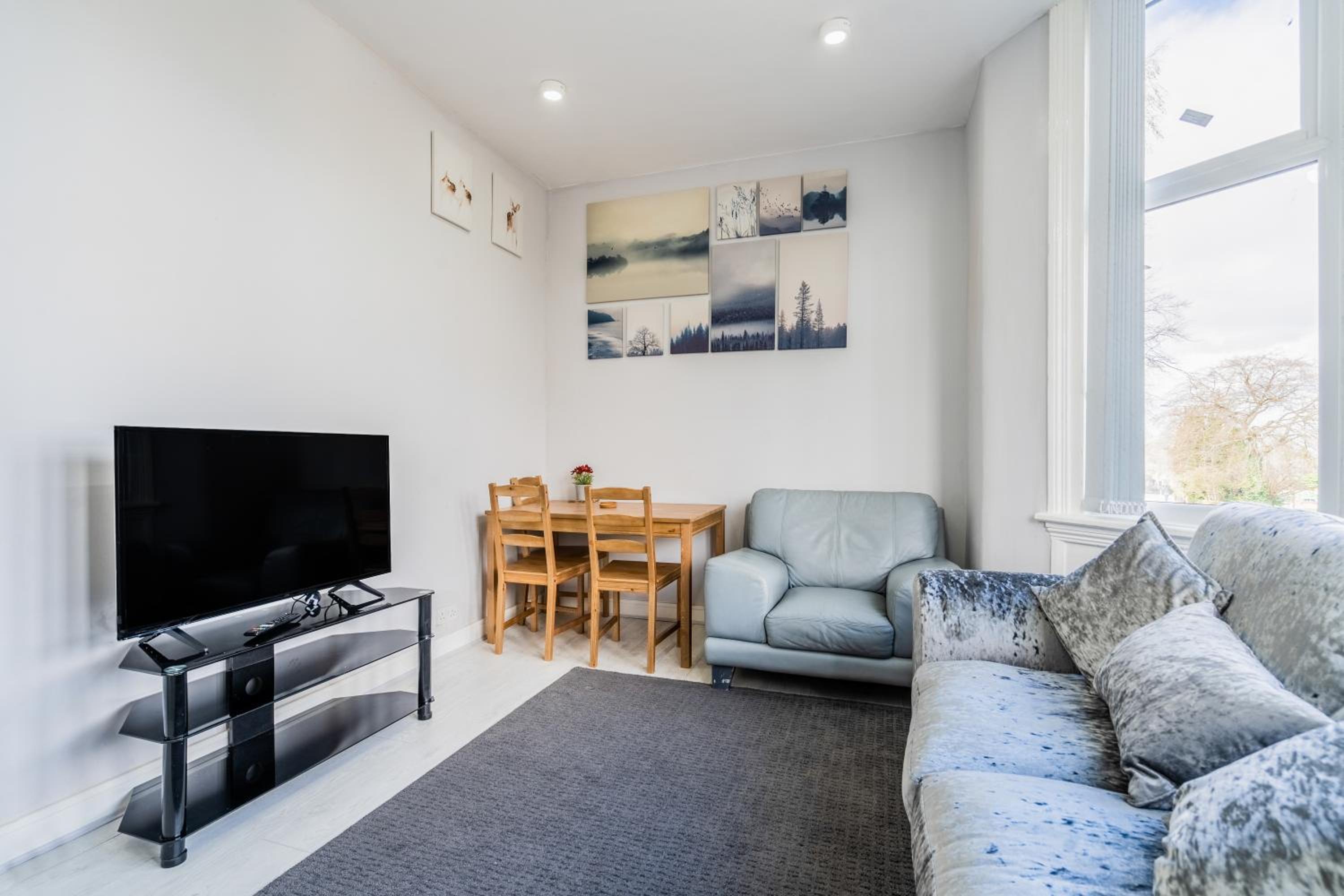 Modern flat in Moseley with Free Parking view 2