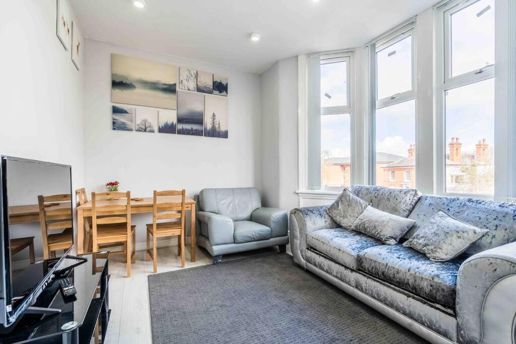 Modern flat in Moseley with Free Parking view 4