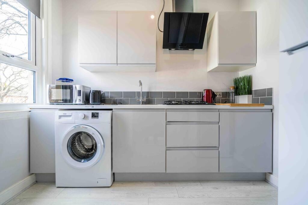 Modern flat in Moseley with Free Parking view 5