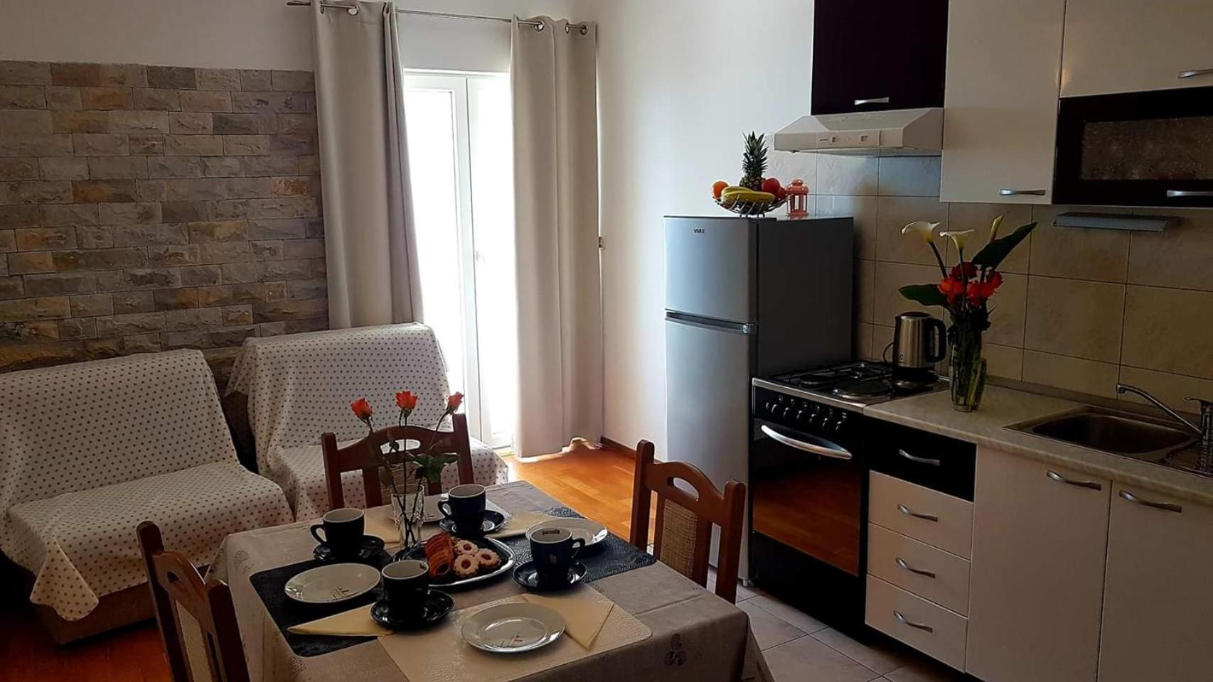 Apartments Dinko Podstrana