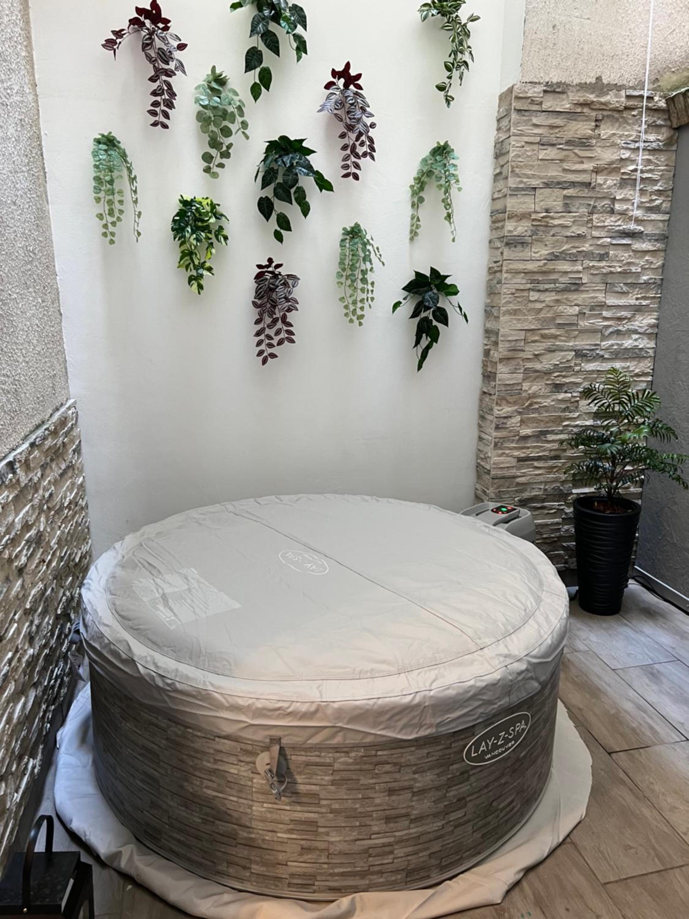 Jungle Inn