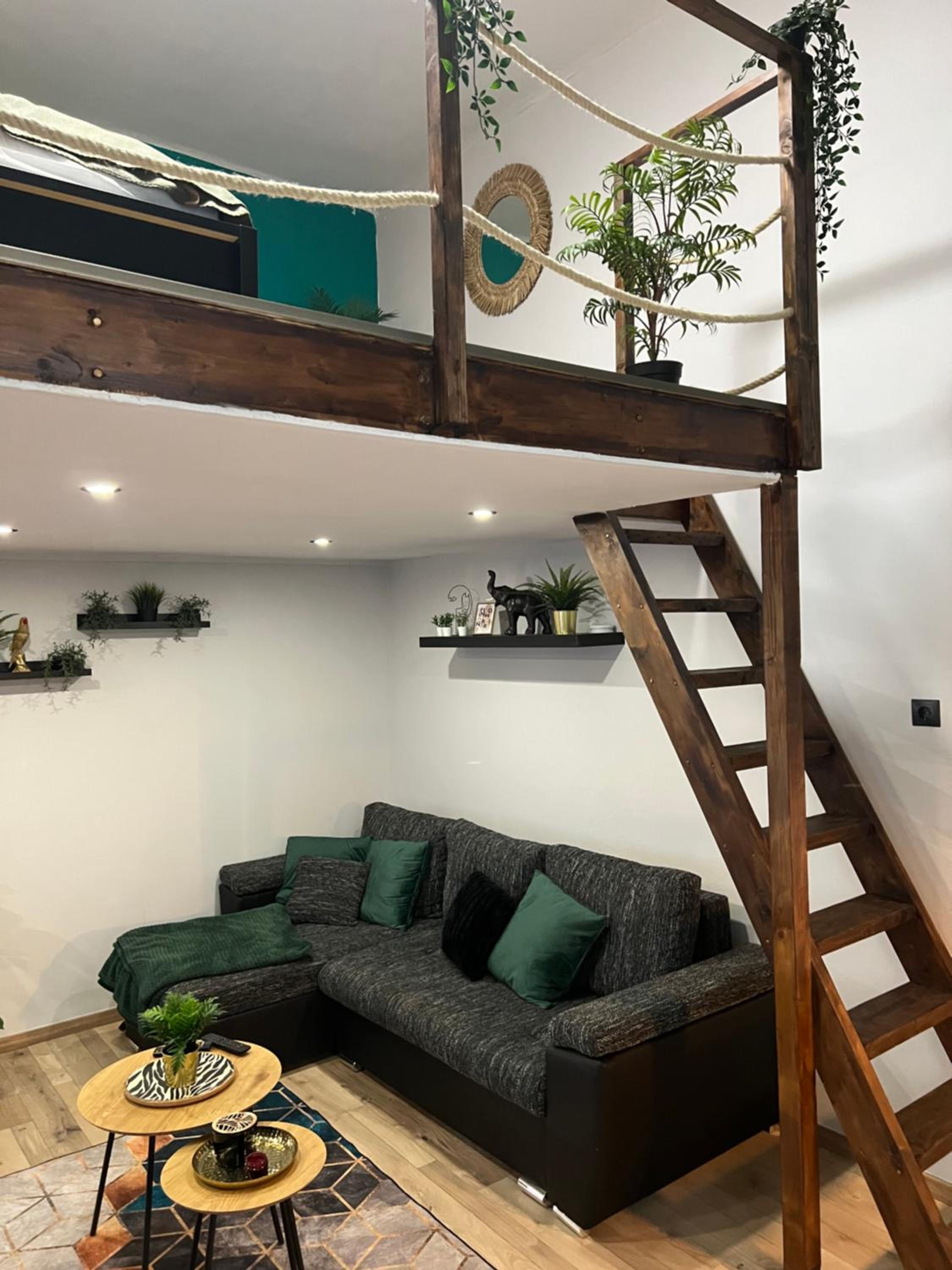 Jungle Inn