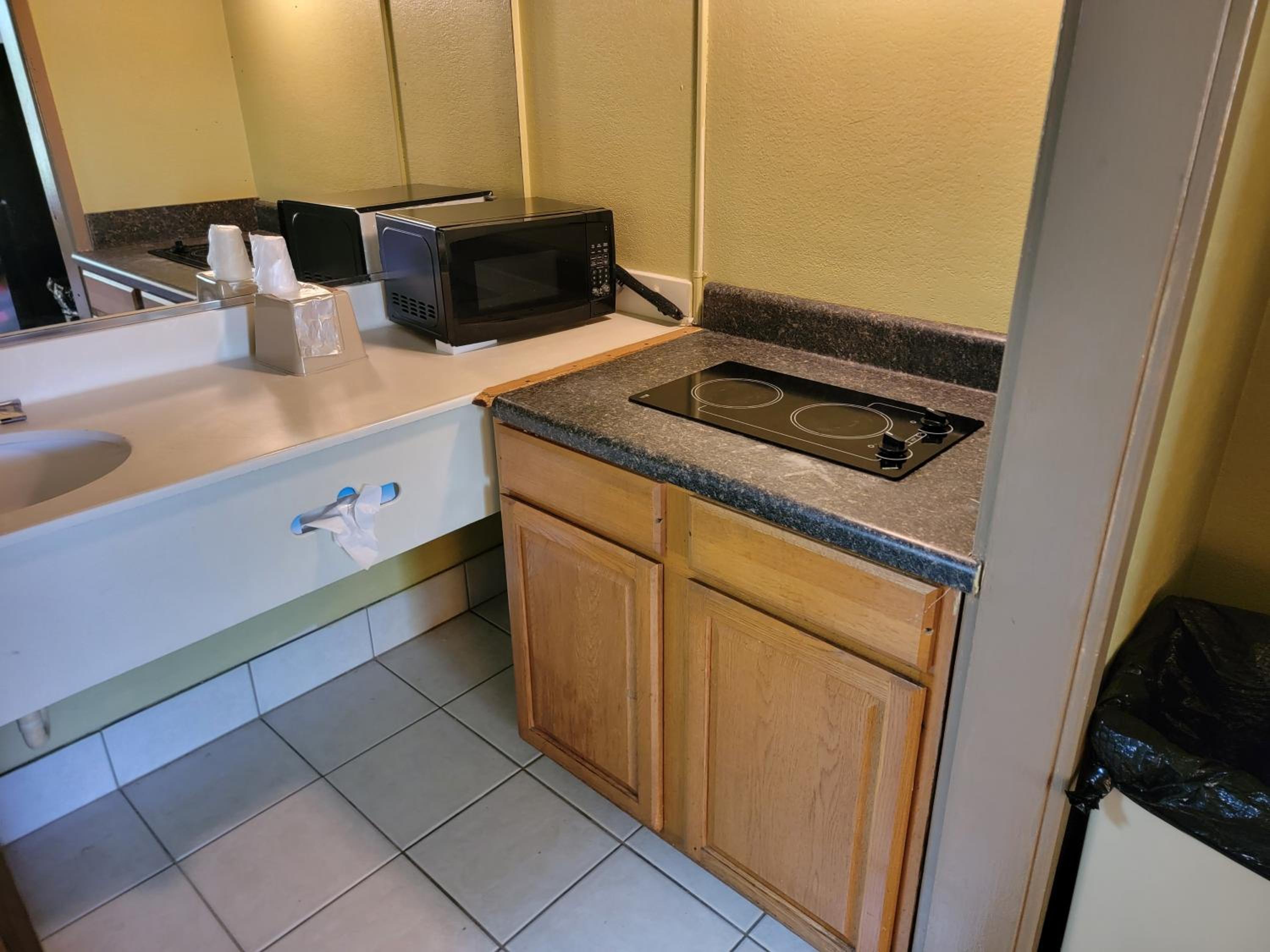 Decatur Vacations - Studio 9 Inn  Suites - Property Image 12