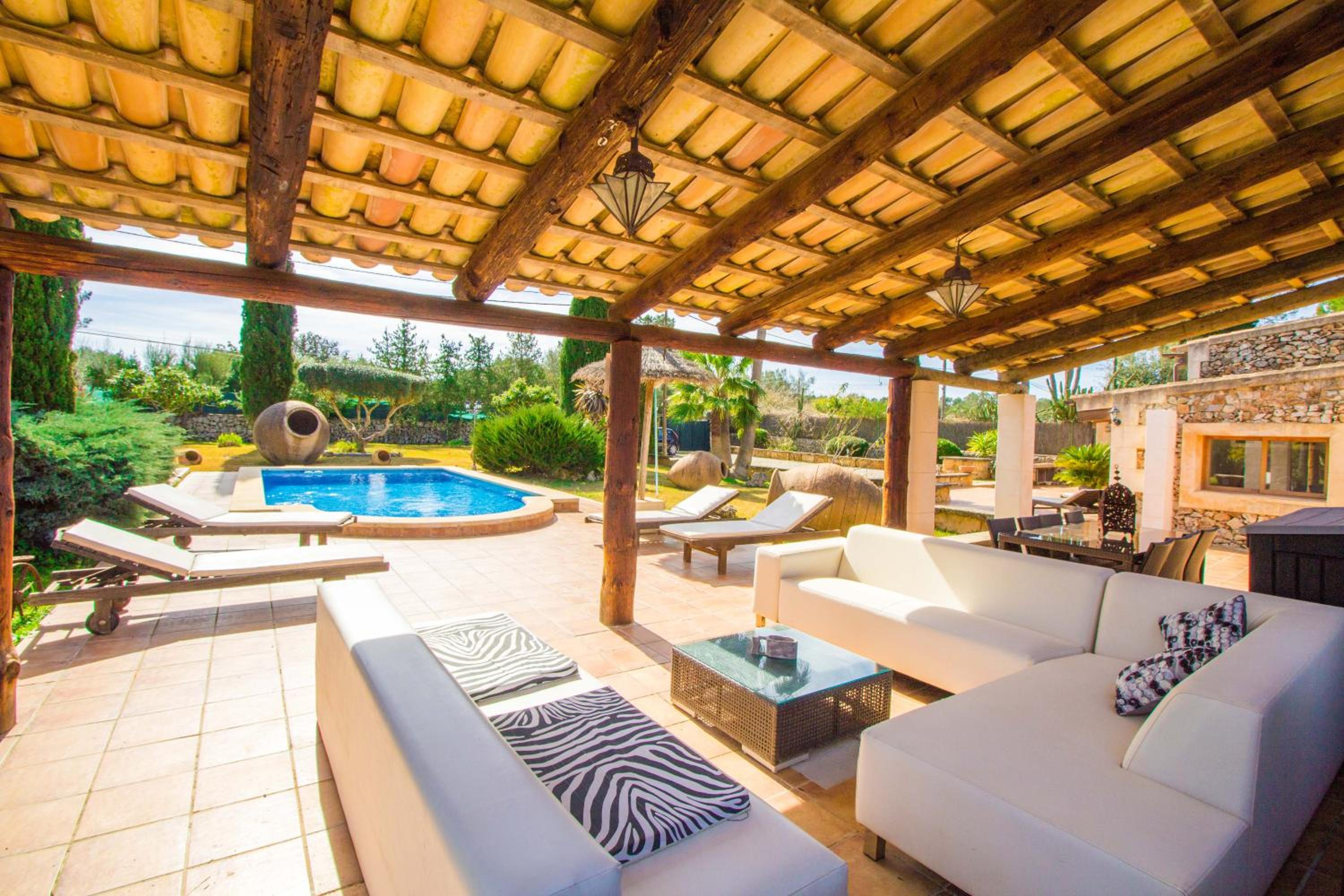 Incredible villa with wonderful exteriors