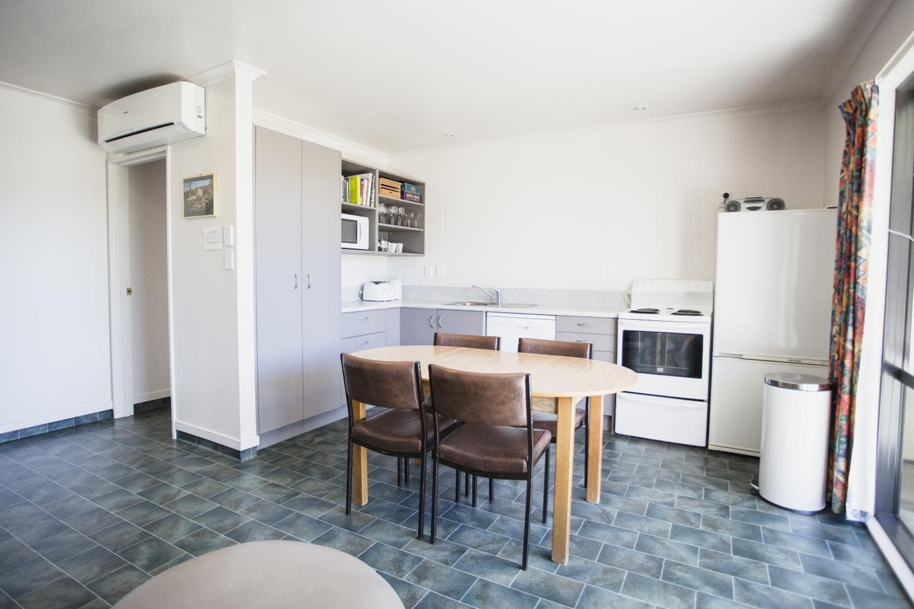 Apollo Lodge and Apartment view 4