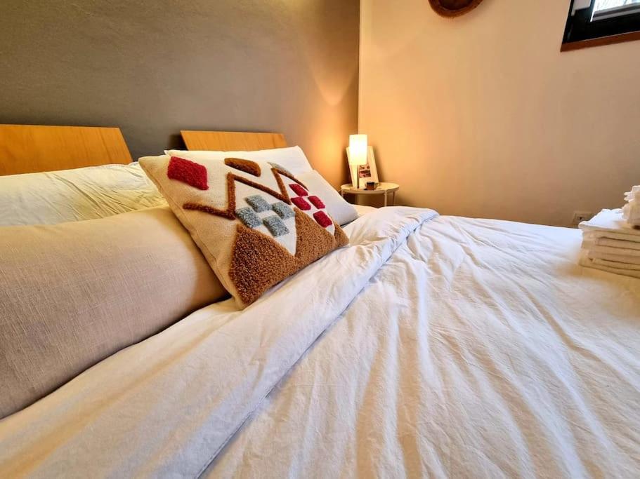 Studio! King Size Bett Autobahn Parkplatz