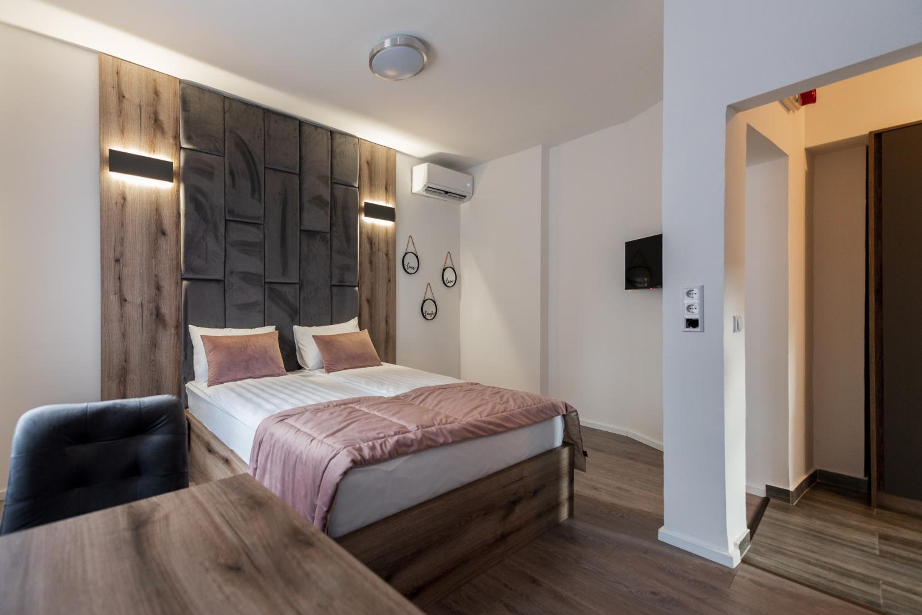 Casa ARTEE Free Parking