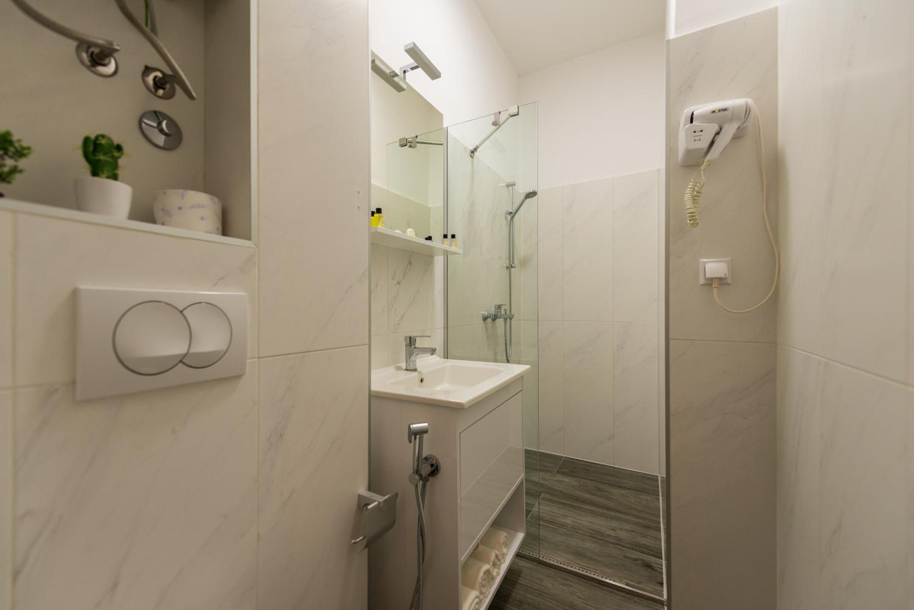 Casa ARTEE Free Parking