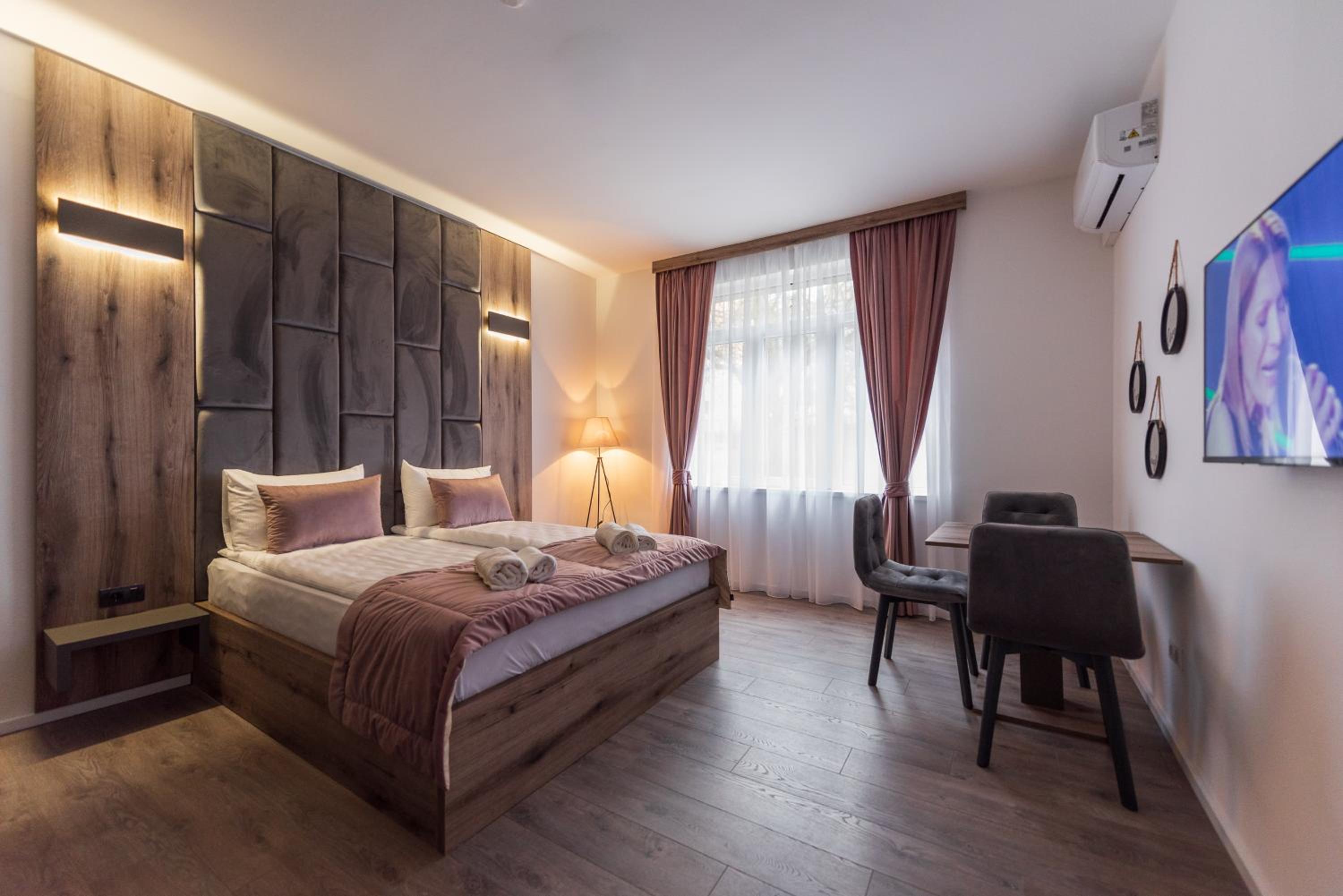 Casa ARTEE Free Parking
