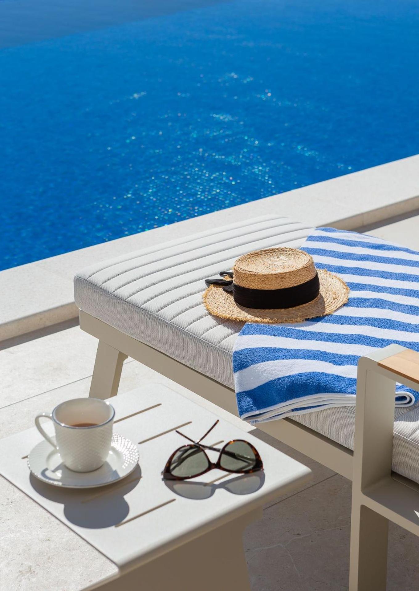 Luxury Villa Dolac near Split, airport, complete privacy, infinity heated pool view 4