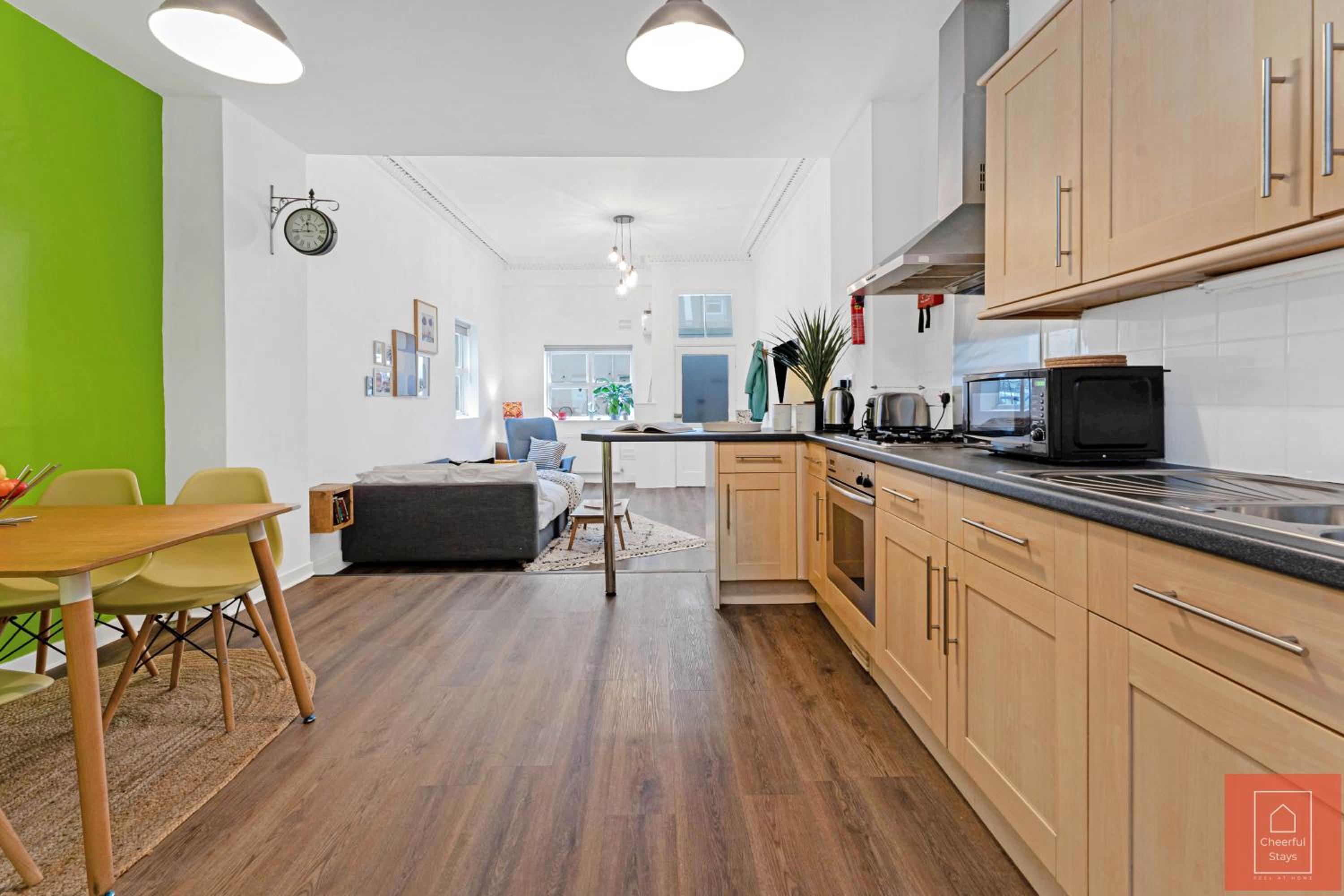Cheerful Stays: Spacious Flat in Vibrant Leith view 3