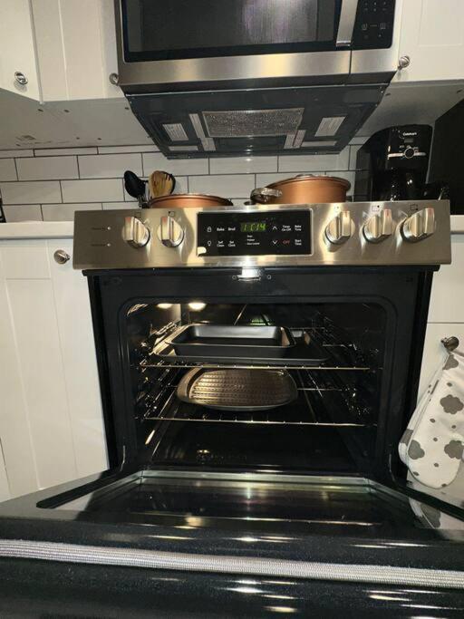 Brand new 1 Bedroom Basement Suite. Wi-Fi,Netflix