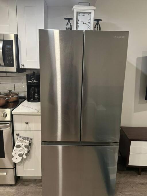 Brand new 1 Bedroom Basement Suite. Wi-Fi,Netflix