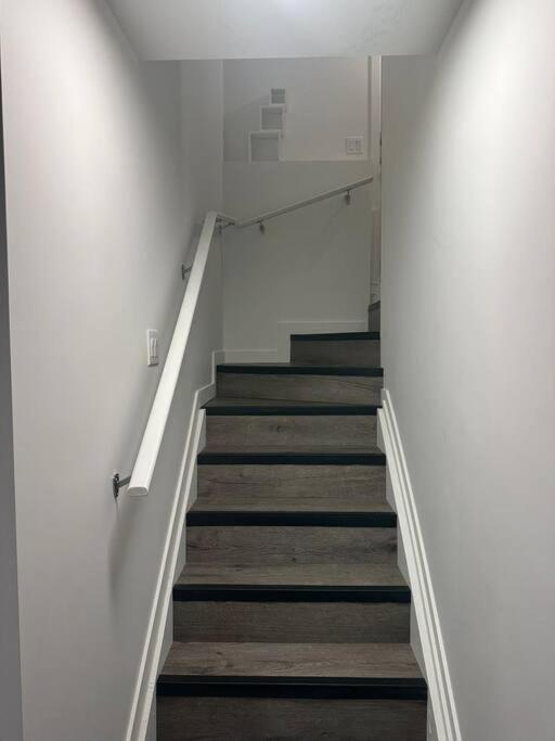 Brand new 1 Bedroom Basement Suite. Wi-Fi,Netflix