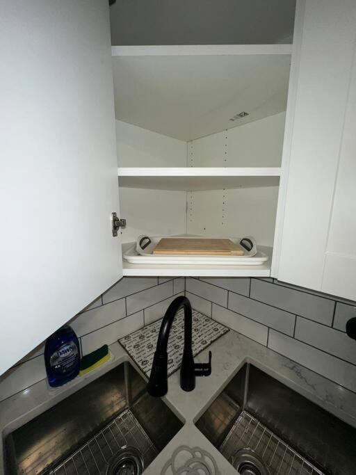 Brand new 1 Bedroom Basement Suite. Wi-Fi,Netflix