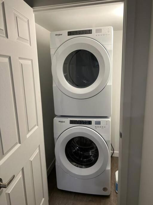 Brand new 1 Bedroom Basement Suite. Wi-Fi,Netflix