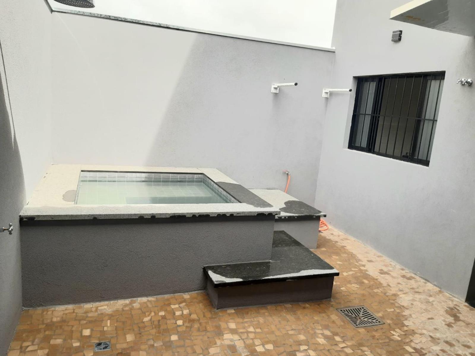 Sobrado 2 com Jacuzi e Churrasqueira