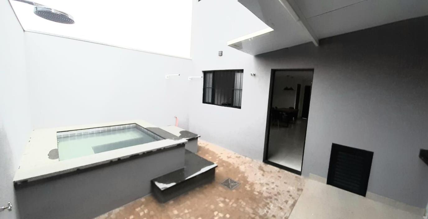 Sobrado 2 com Jacuzi e Churrasqueira