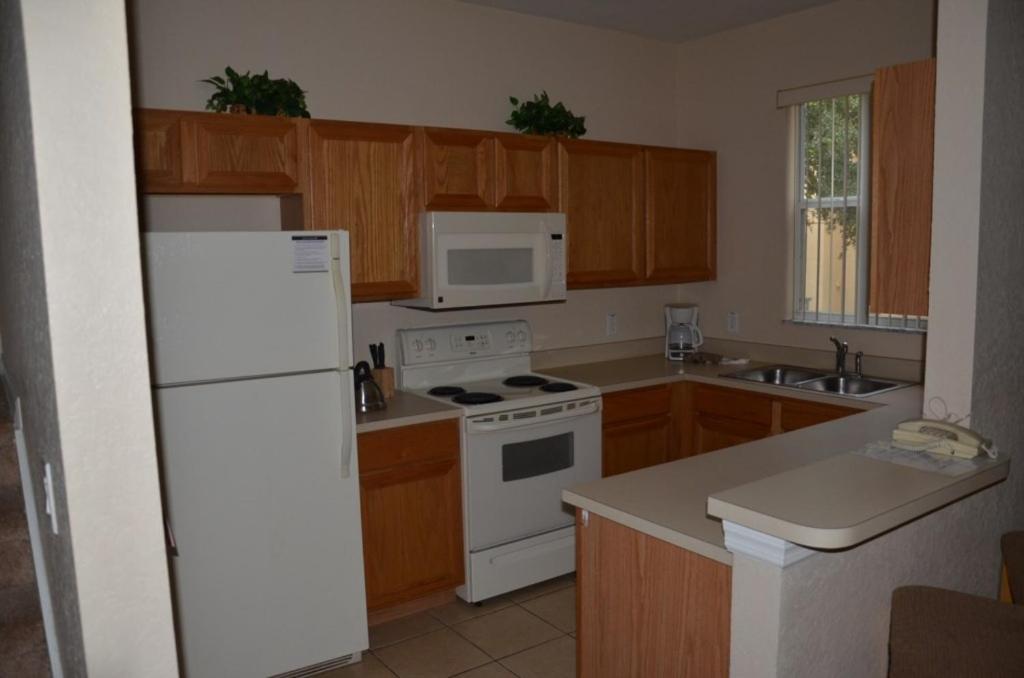4 Bedroom 3,5 Bathroom 723 Calabria Town Home townhouse view 2