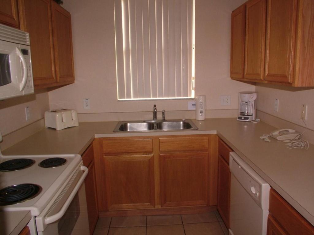 4 Bedroom 3,5 Bathroom 723 Calabria Town Home townhouse view 3