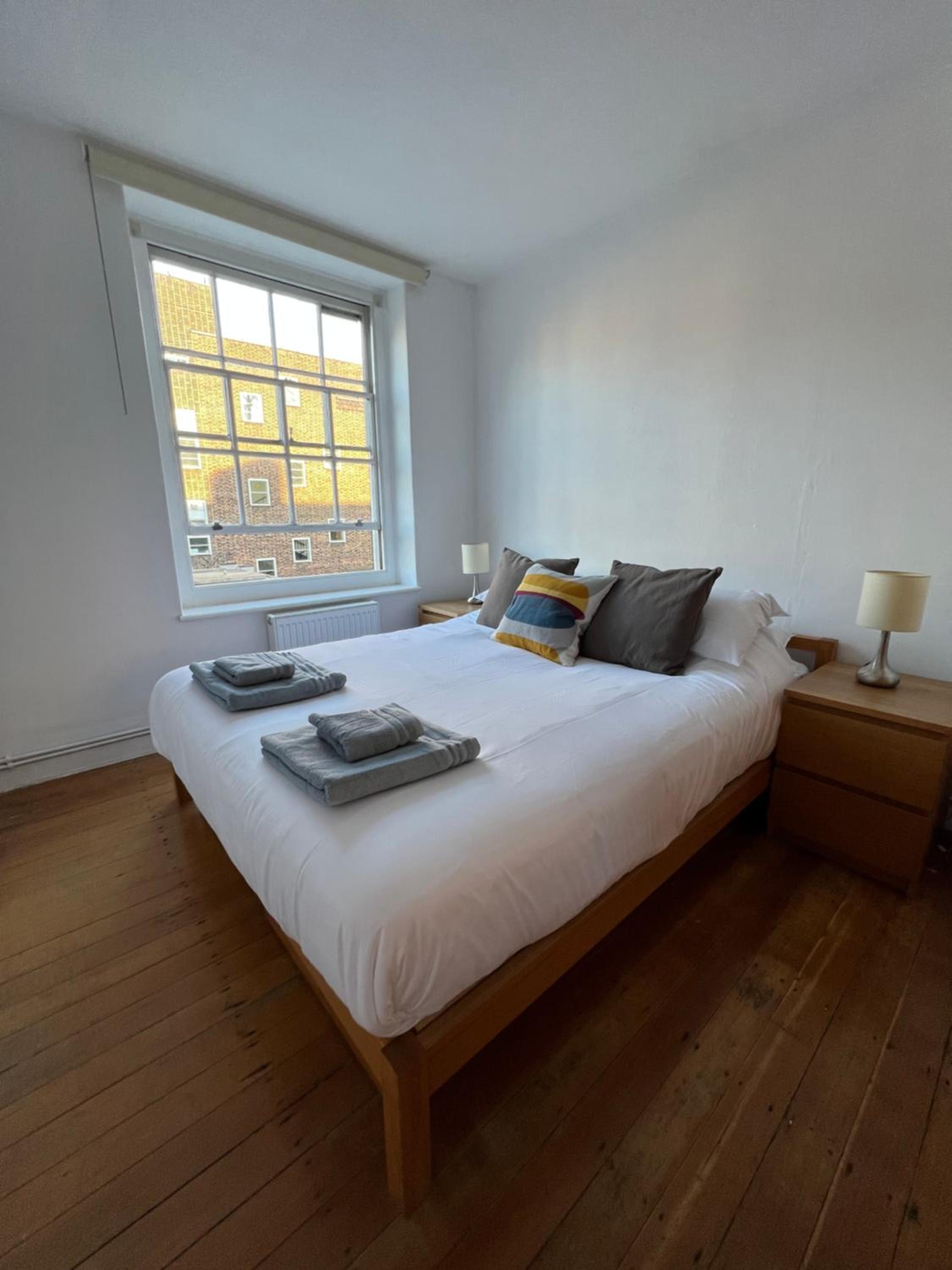 Cosy London bedroom near Oval Station - shared bathroom