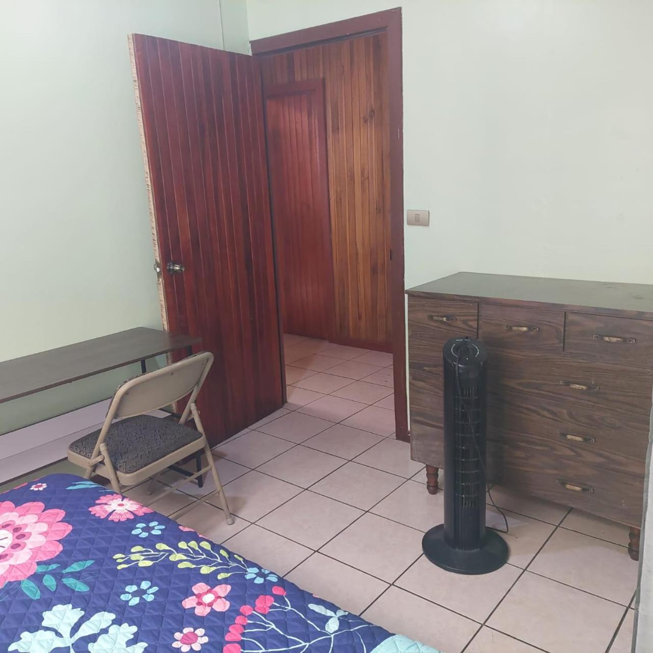 Casa Sarita - Cerca del Juan Castro, hospital y tribunales