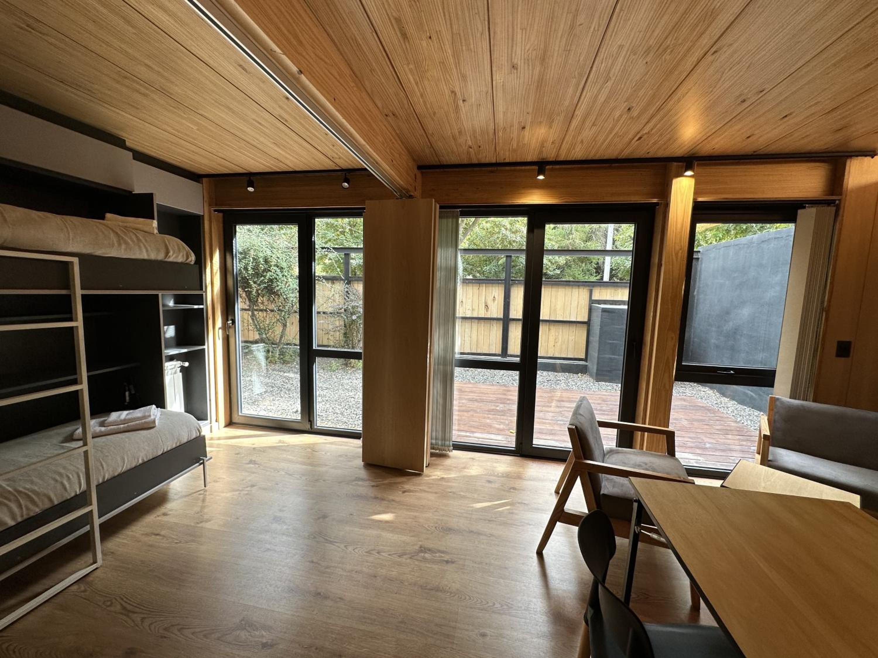 Hermoso departamento de 3 ambientes con amplio jardin. 1V5